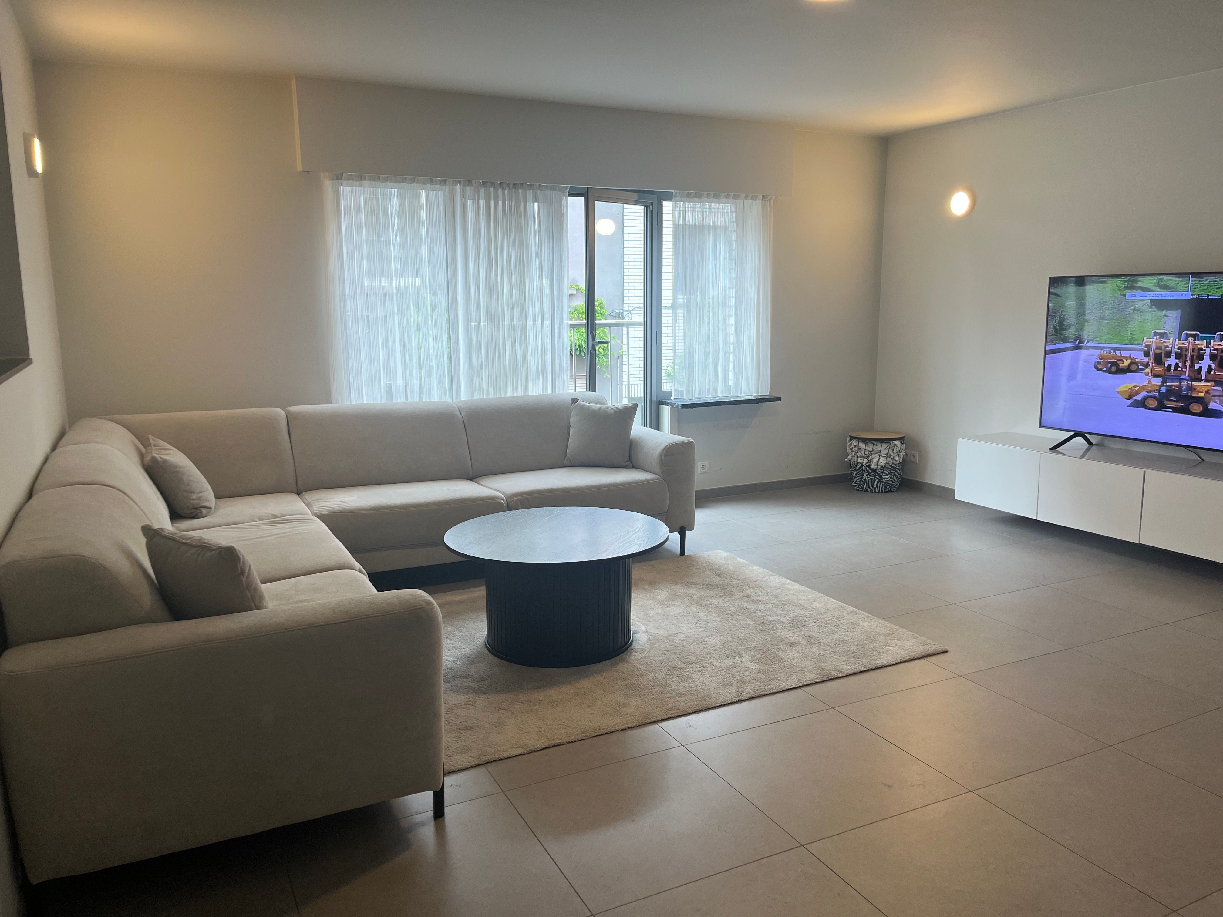 Stijlvol en lichtrijk appartement met garage te huur in hartje Gent foto {{pictureIndex}}