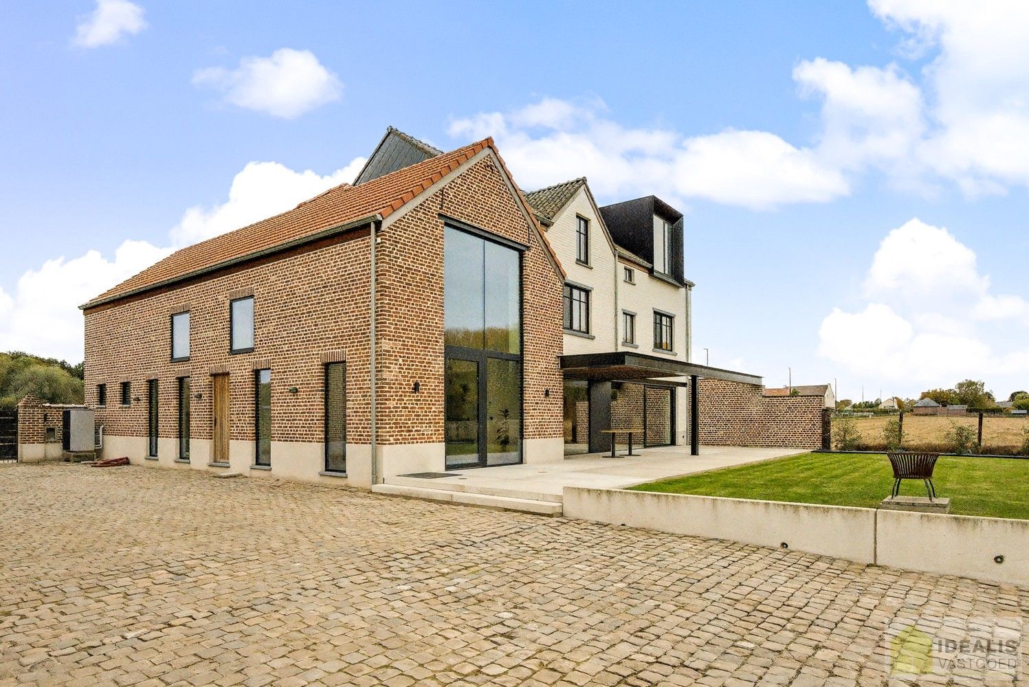 IDEALIS VASTGOED - EEN BIJZONDER HUIS, EEN BIJZONDERE LOCATIE, EEN UNIEKE KANS OM TE WONEN IN EEN AUTHENTIEK LANDHUIS MET EEN PRACHTIGE INRICHTING EN EEN HOOGWAARDDIGE AFWERKINGSGRAAD! foto 31