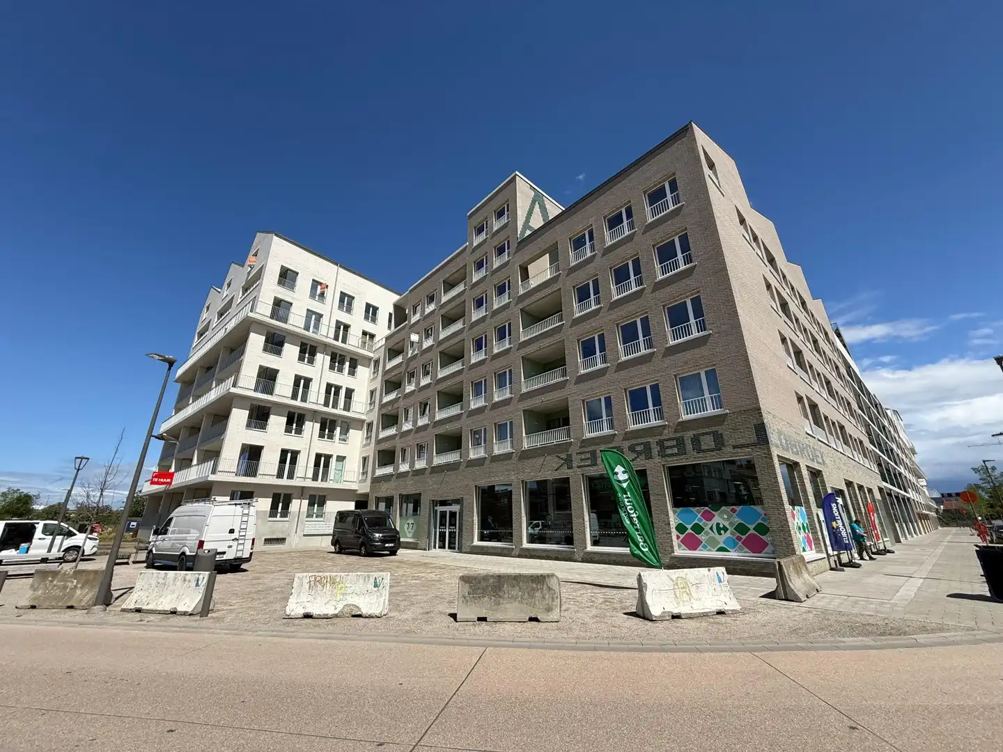 APPARTEMENT + TERRAS foto {{pictureIndex}}