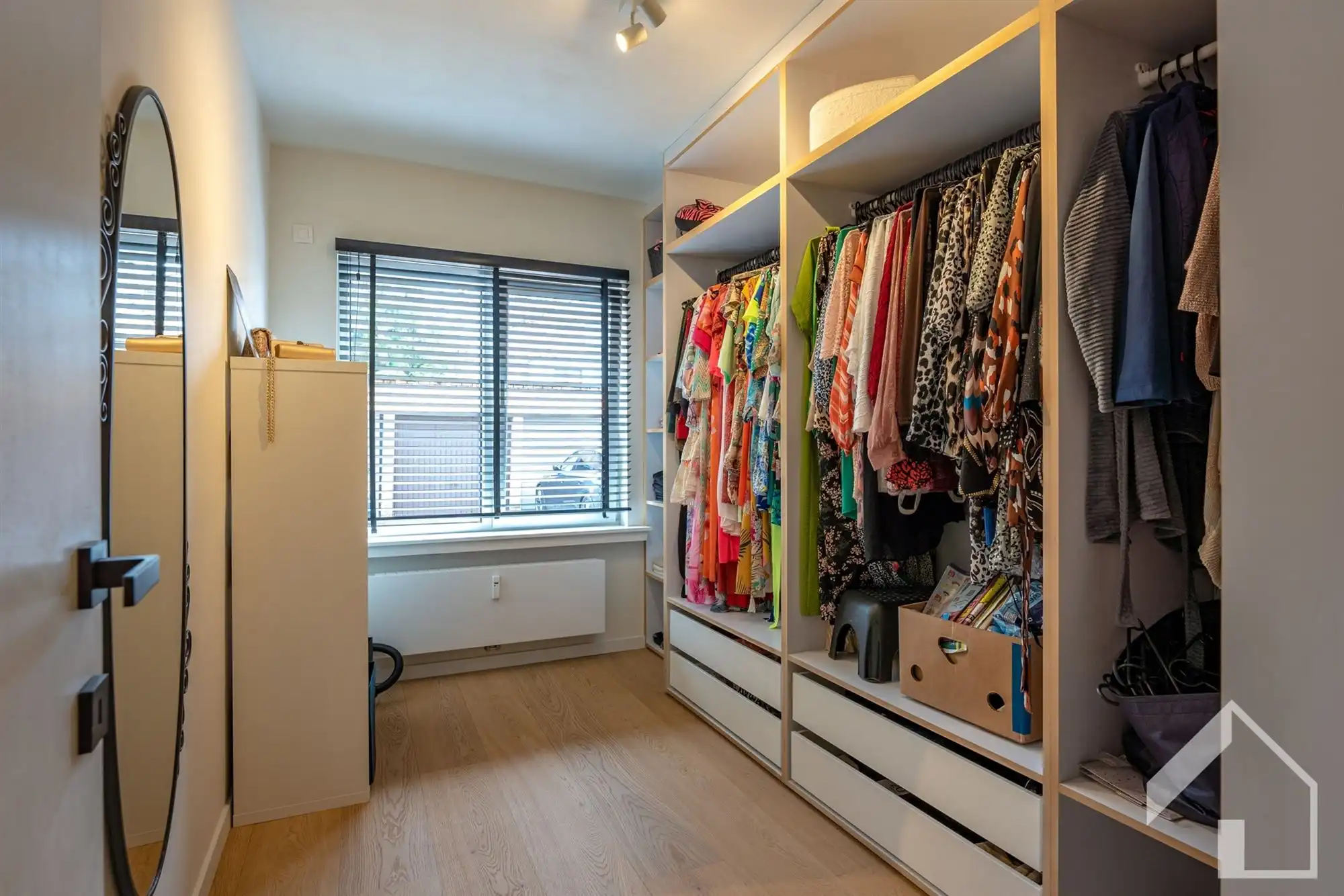 Totaal gerenoveerd gelijkvloersappartement met 2 slaapkamers en garagebox foto 5