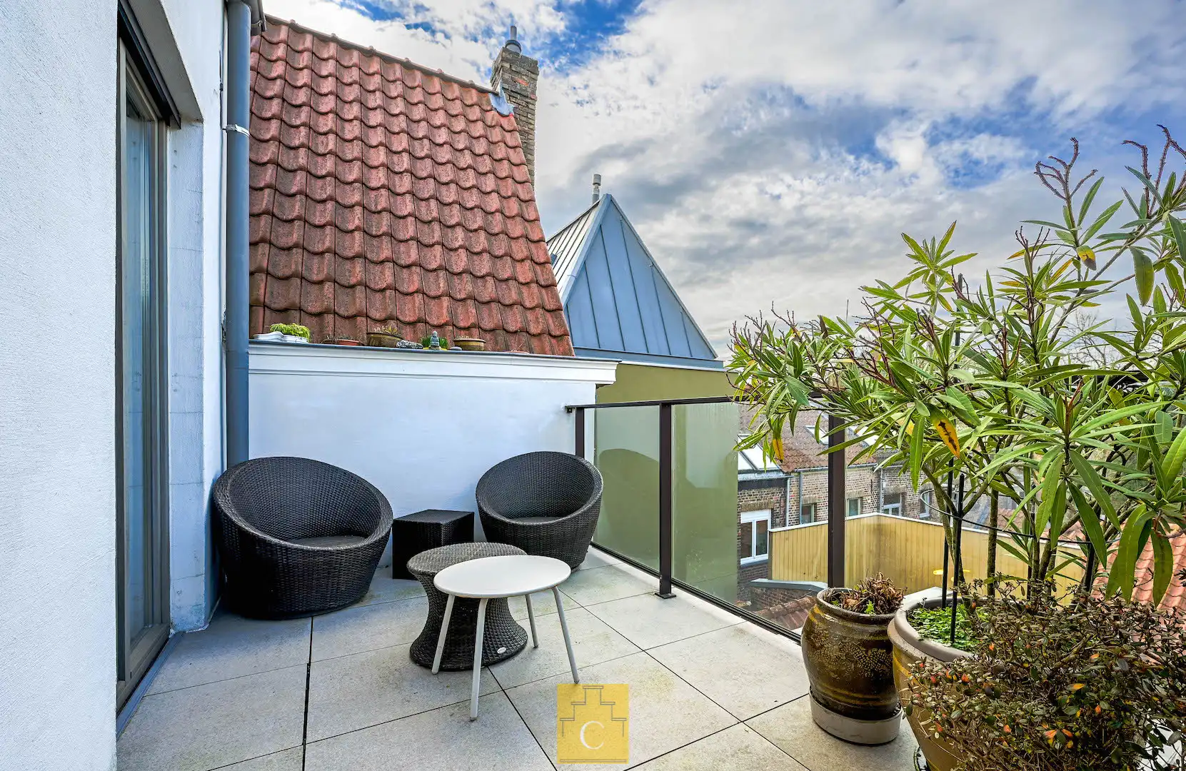 knap dakappartement in 19e eeuws herenhuis met zonnig terras en adembenemende uitzichten foto 6