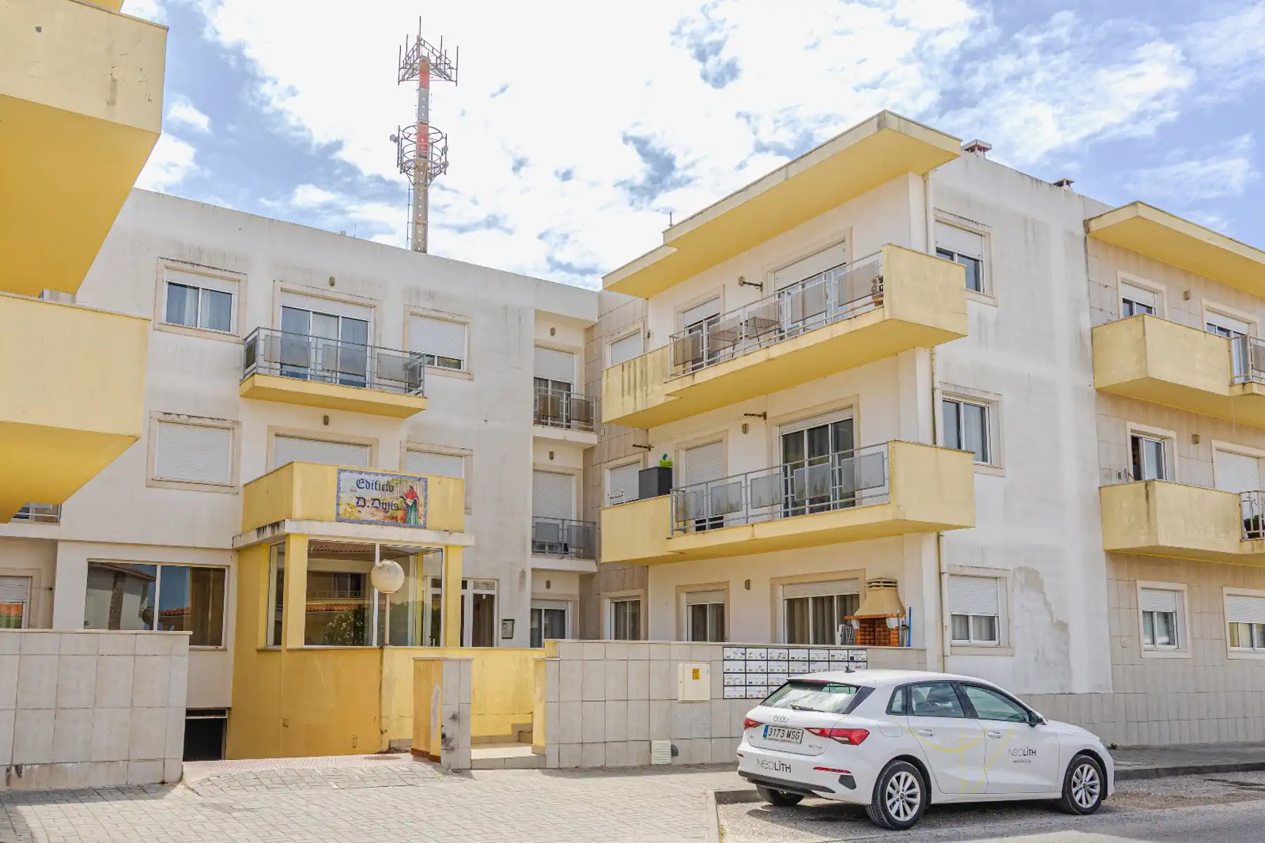 Wonen in het hart van Sítio da Nazaré – met eigen garage! foto 3