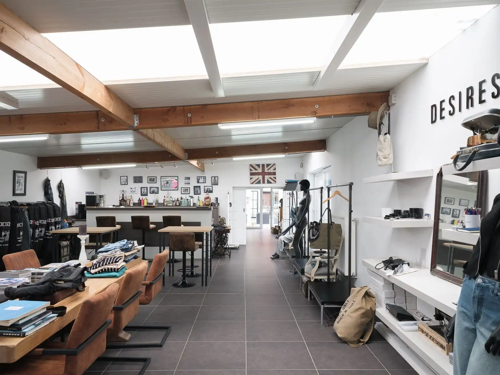 Een huis met verhaal én uitzonderlijk veel ruimte foto 16