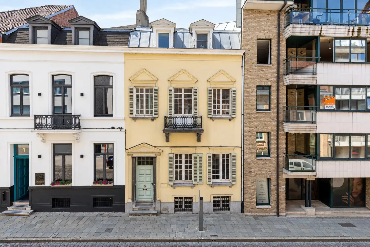Hoofdfoto van de publicatie: Charmante te renoveren burgerwoning te koop in Kortrijk