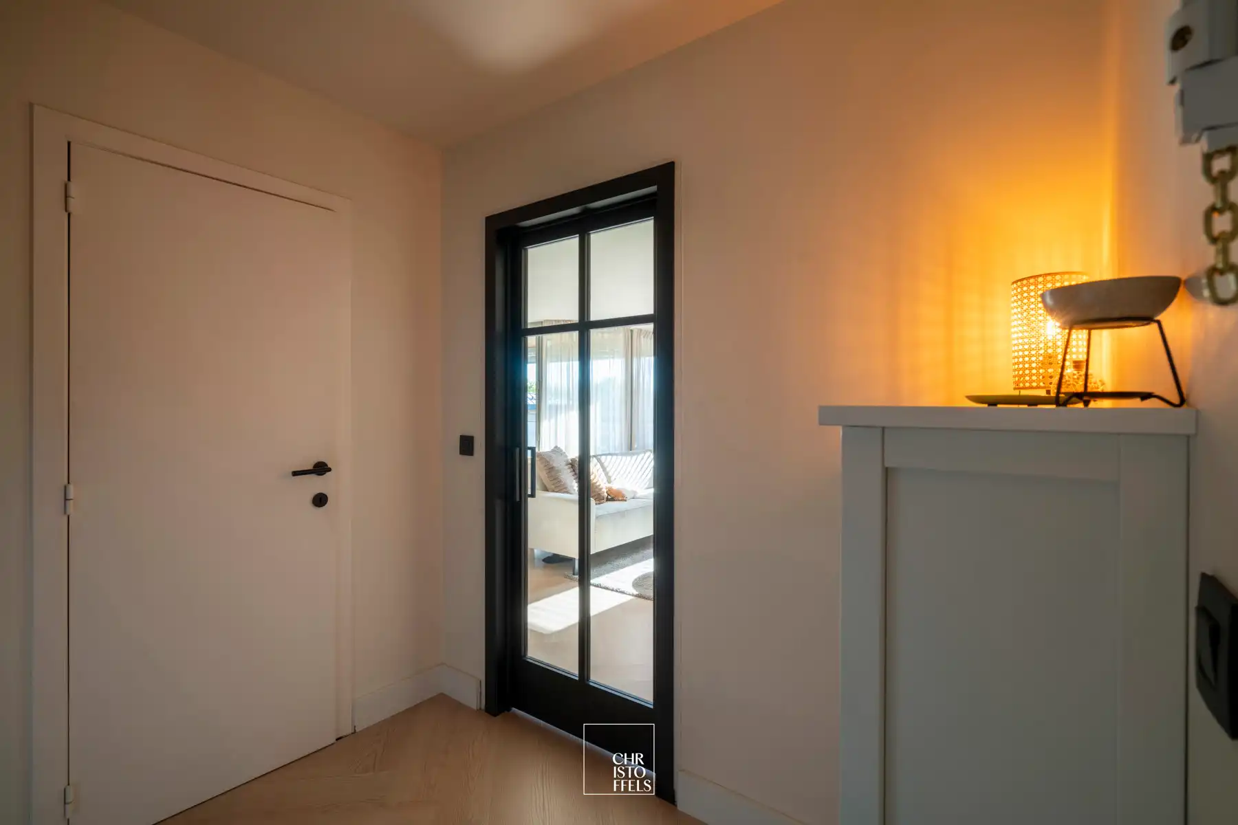 Stijlvol gerenoveerd 2-slaapkamerappartement (101m²) met garagebox in Lanaken!  foto 7