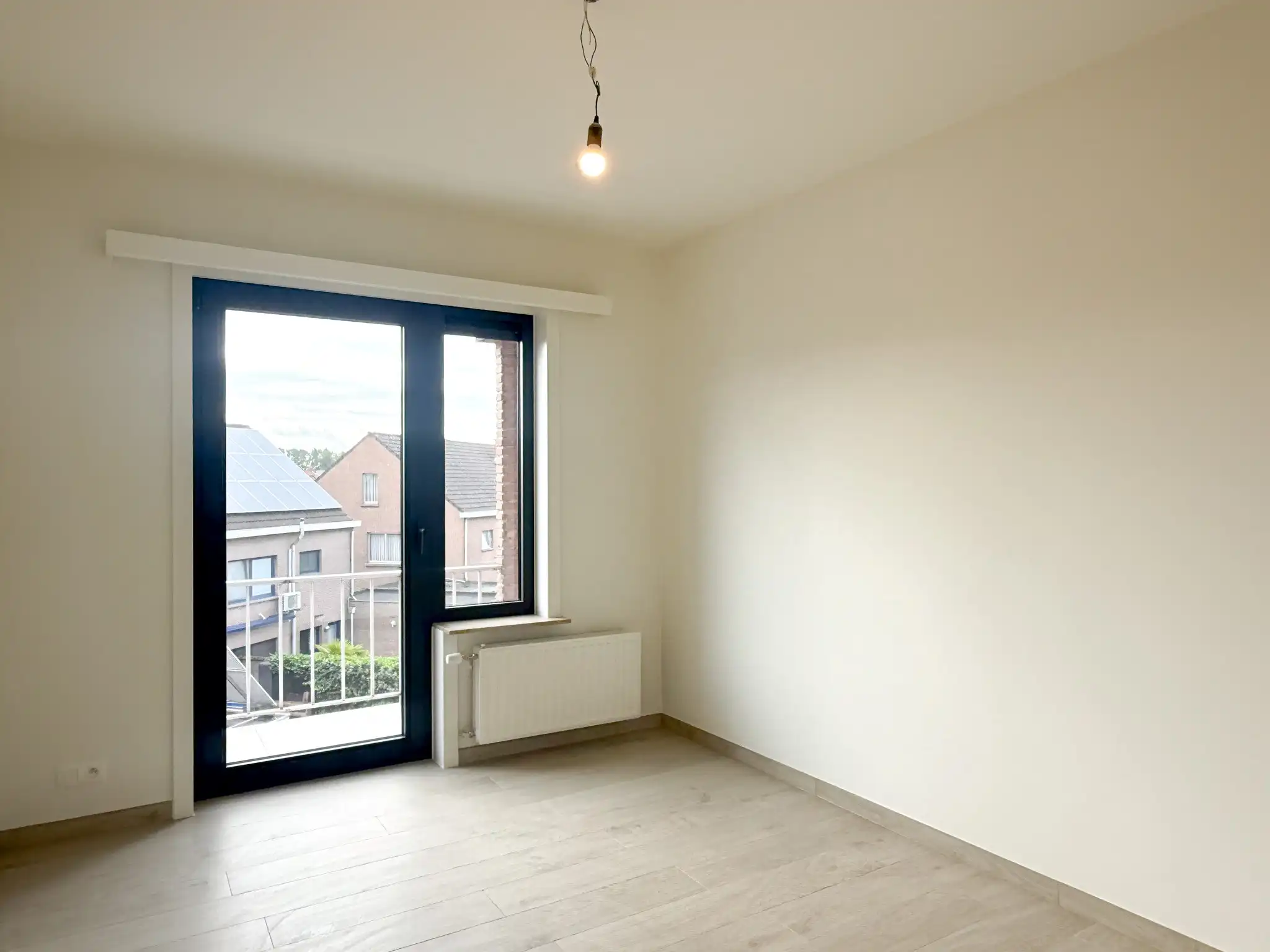 Volledig gerenoveerd appartement met twee slaapkamers in Beveren foto 8
