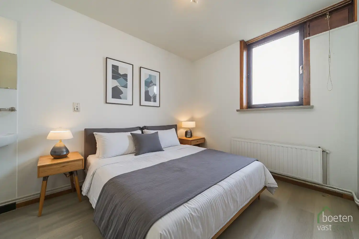 IEPER: Interessant 1 slaapkamer-appartement (4de verdiep) met alle basiscomfort op rustige doch vrij centrale ligging. foto 11