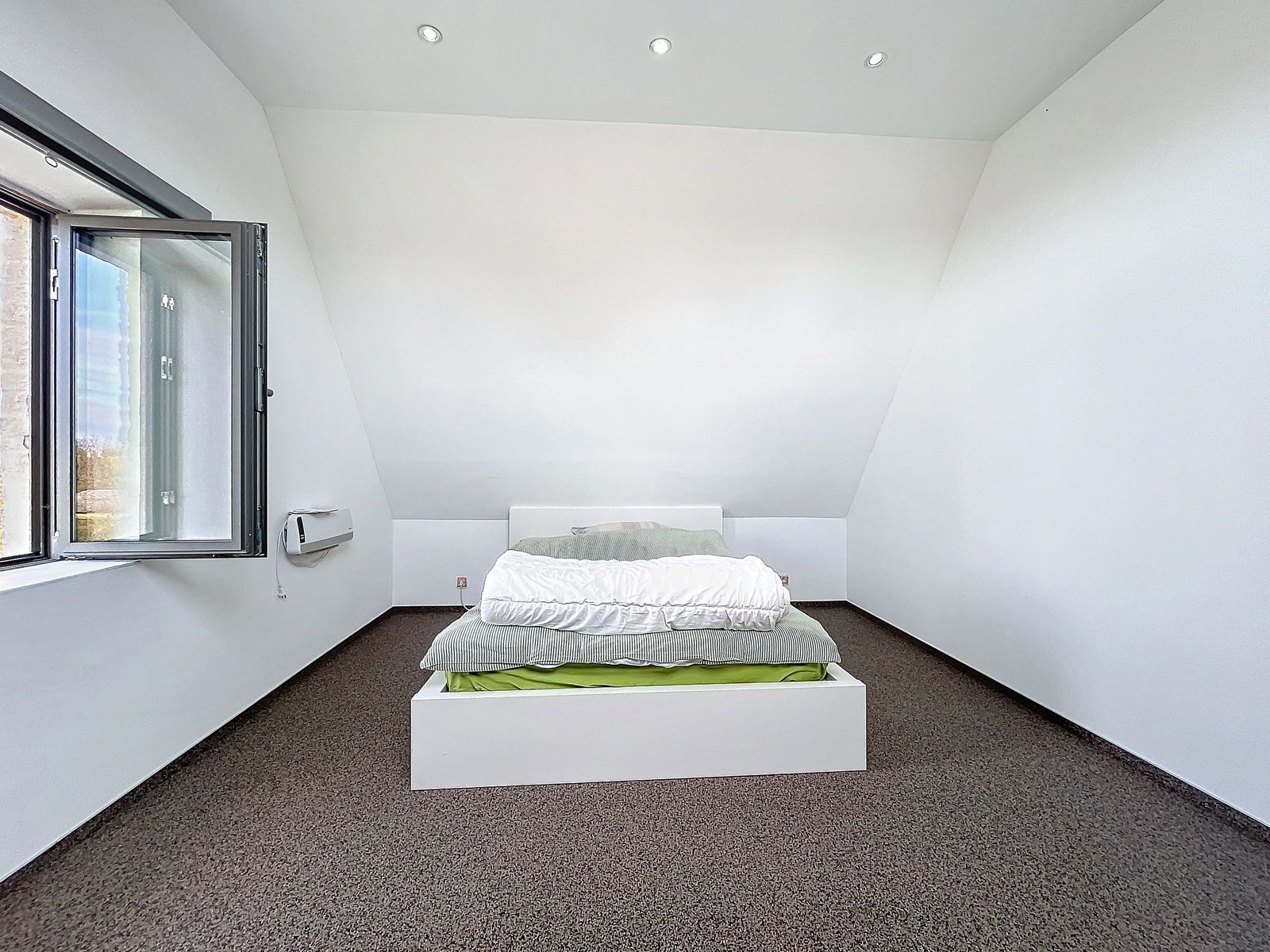 Ruime - instapklare en zuinige woning mét veel bergruimte foto 11