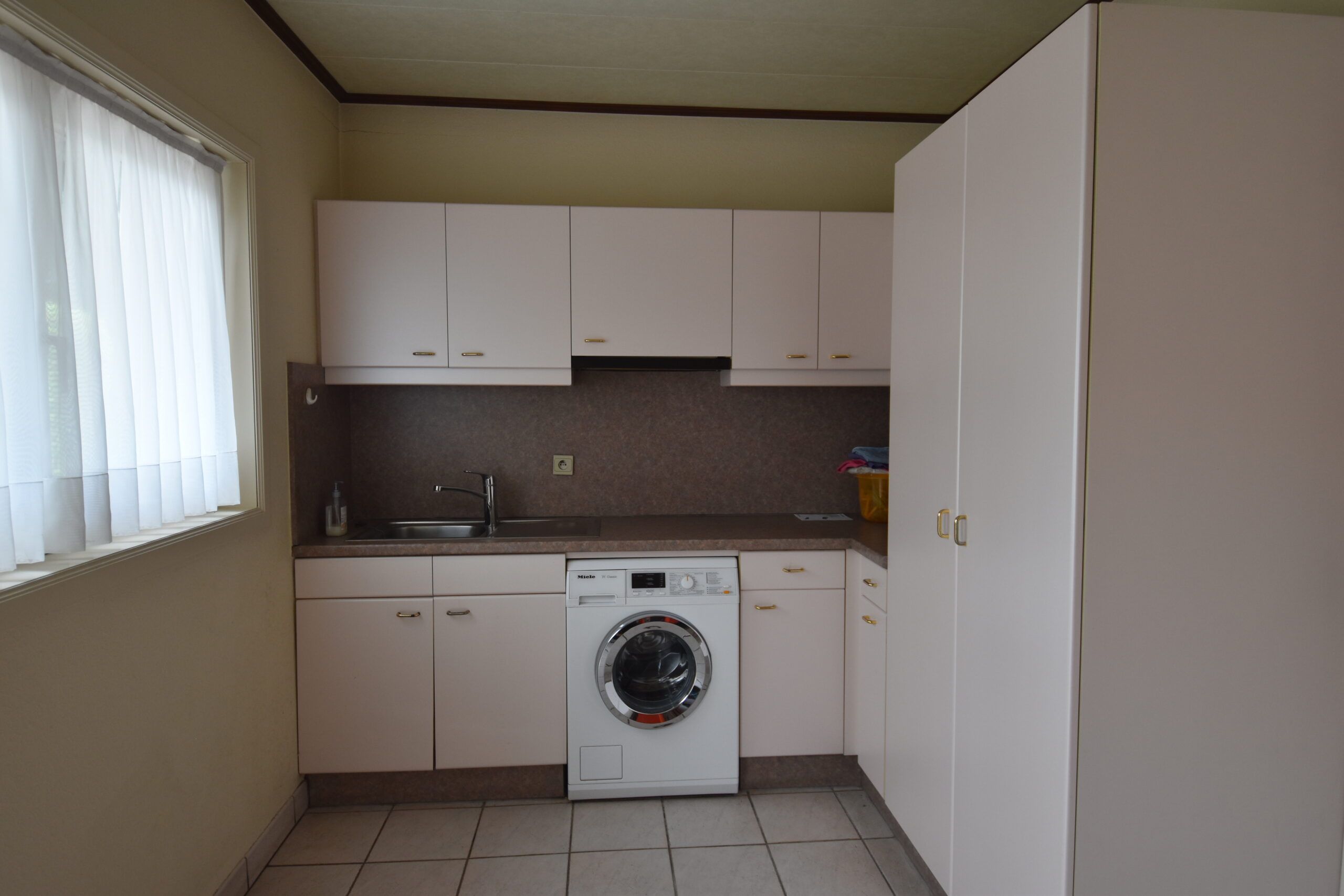 Ruim landhuis met prachtige tuin in rustige straat in Nieuwkerken foto 16