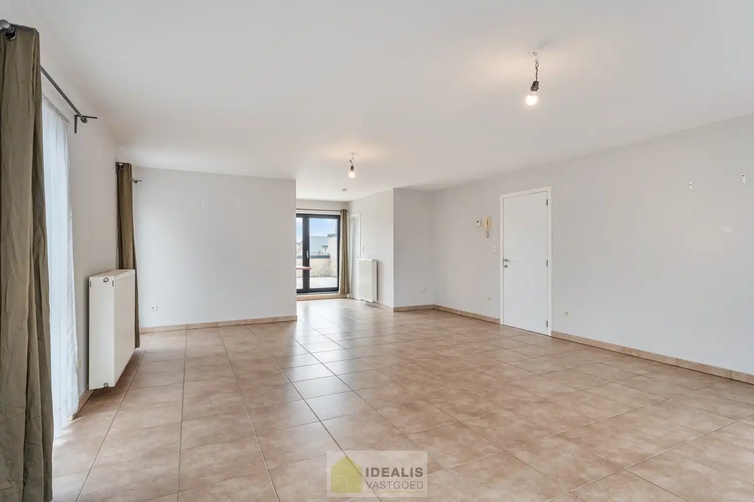 IDEALIS VASTGOED – INSTAPKLAAR DUPLEX APPARTEMENT GELEGEN OP UITERST CENTRALE LOCATIE TE HECHTEL-EKSEL foto 9