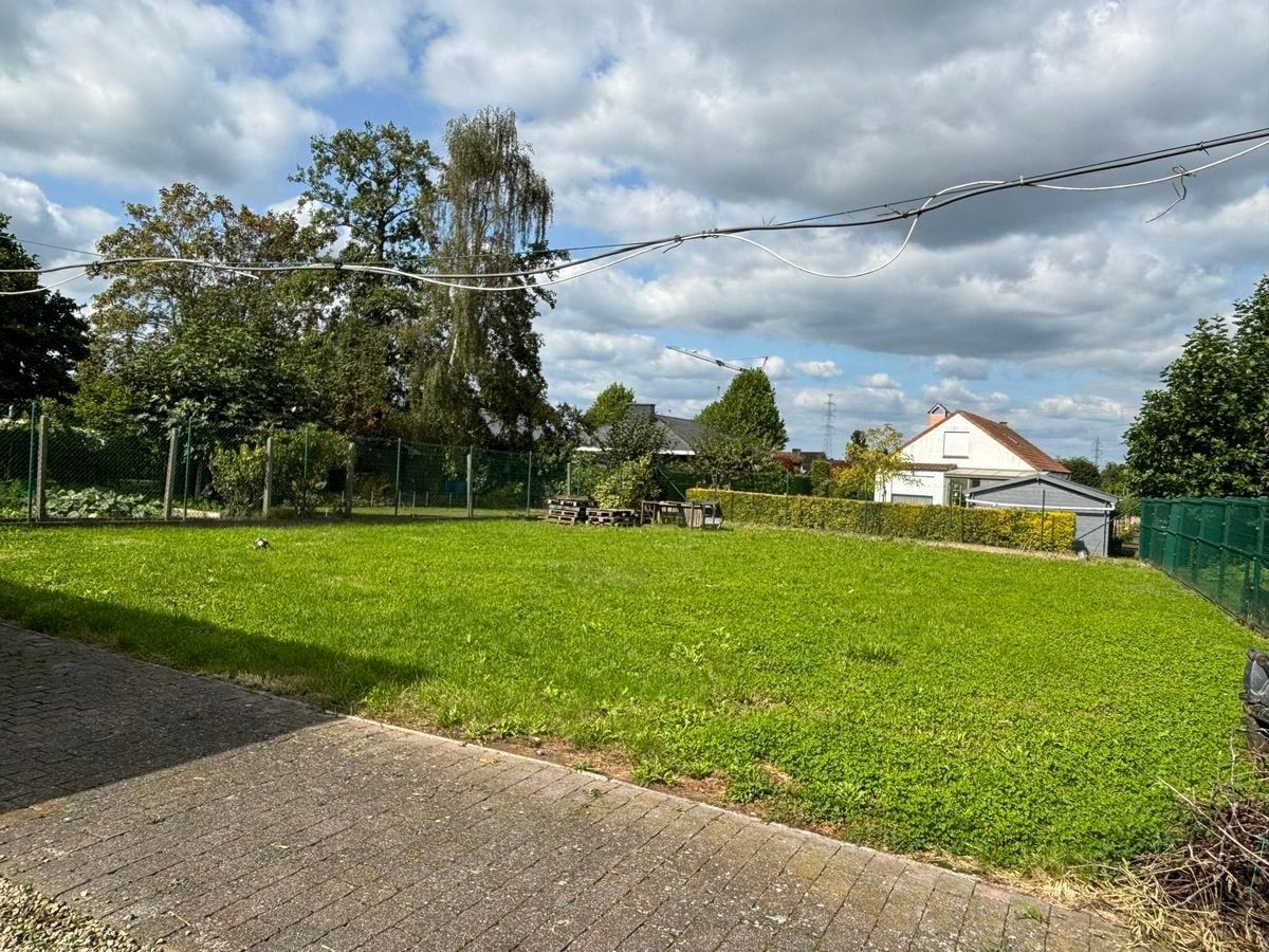 Grote woning op 1218 m² met opslagruimte van 100 m²  foto 2