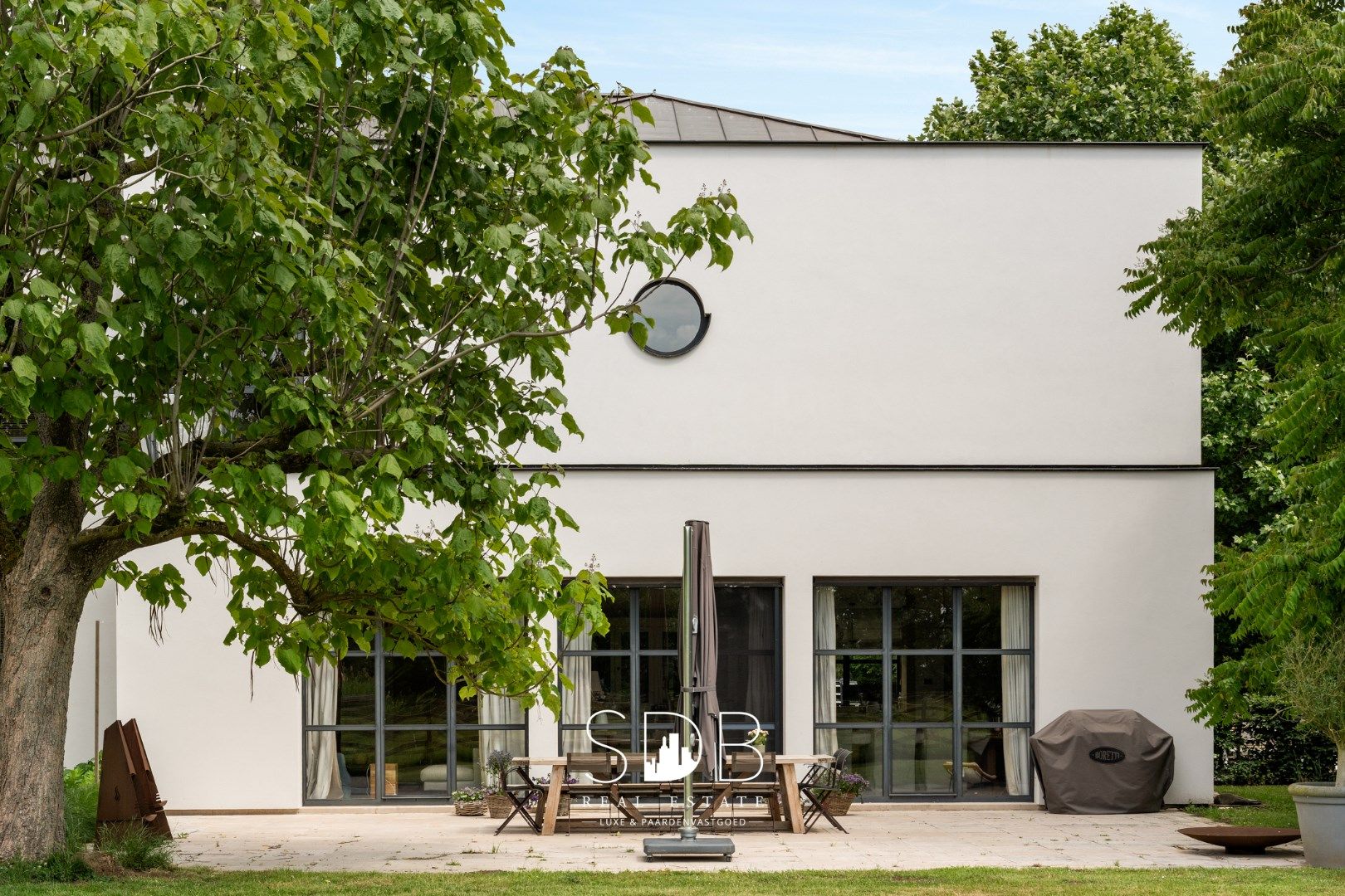 Prachtige villa met hippische accommodatie en graslanden op +/- 23 ha foto 28