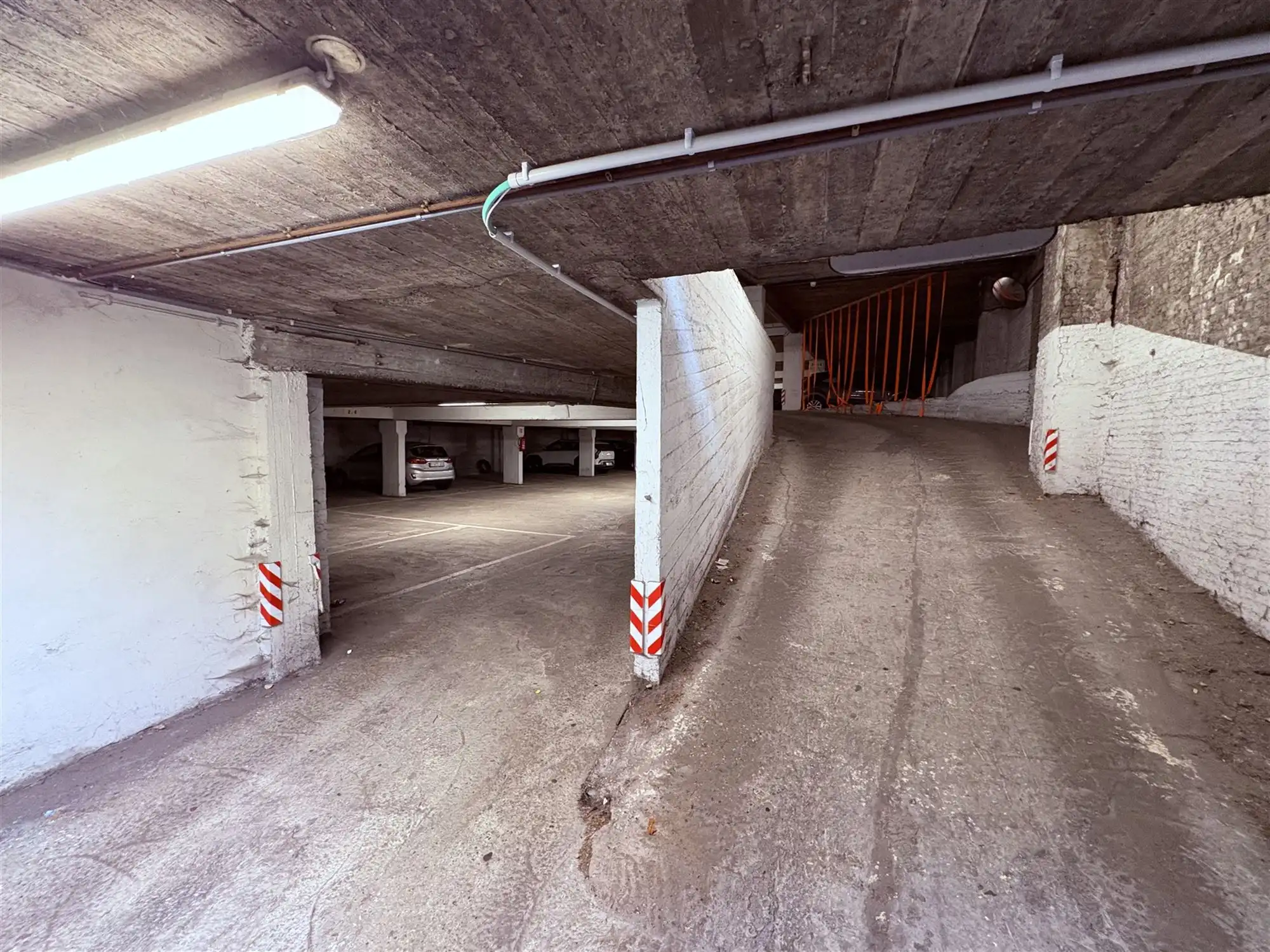 Luxor -Parking: 60 parkeerplaatsen - 5 motorplaatsen en 1 berging. foto 5