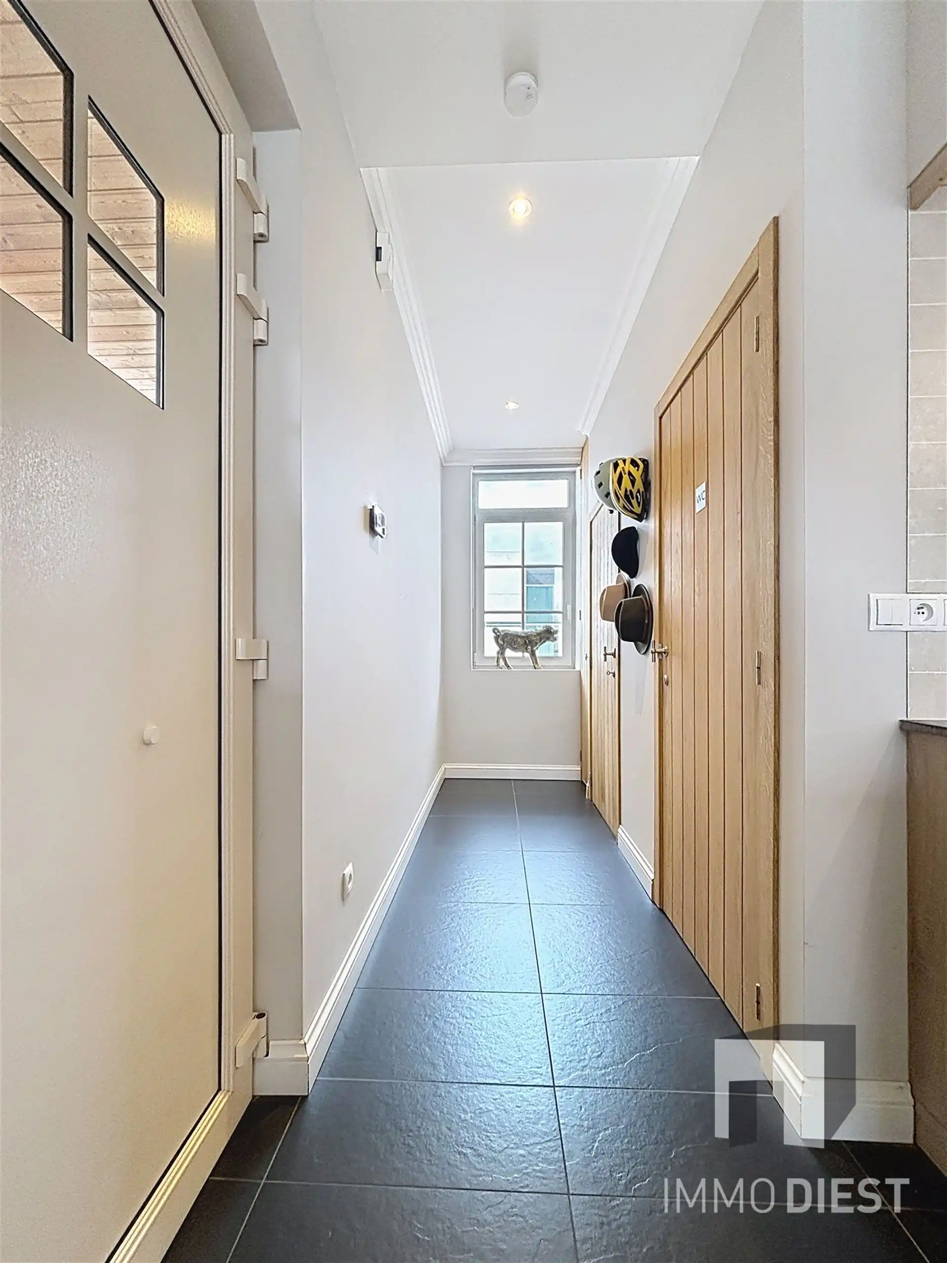 Charmante, instapklare gezinswoning met 3 ruime slaapkamers op 8a 52ca. foto 10