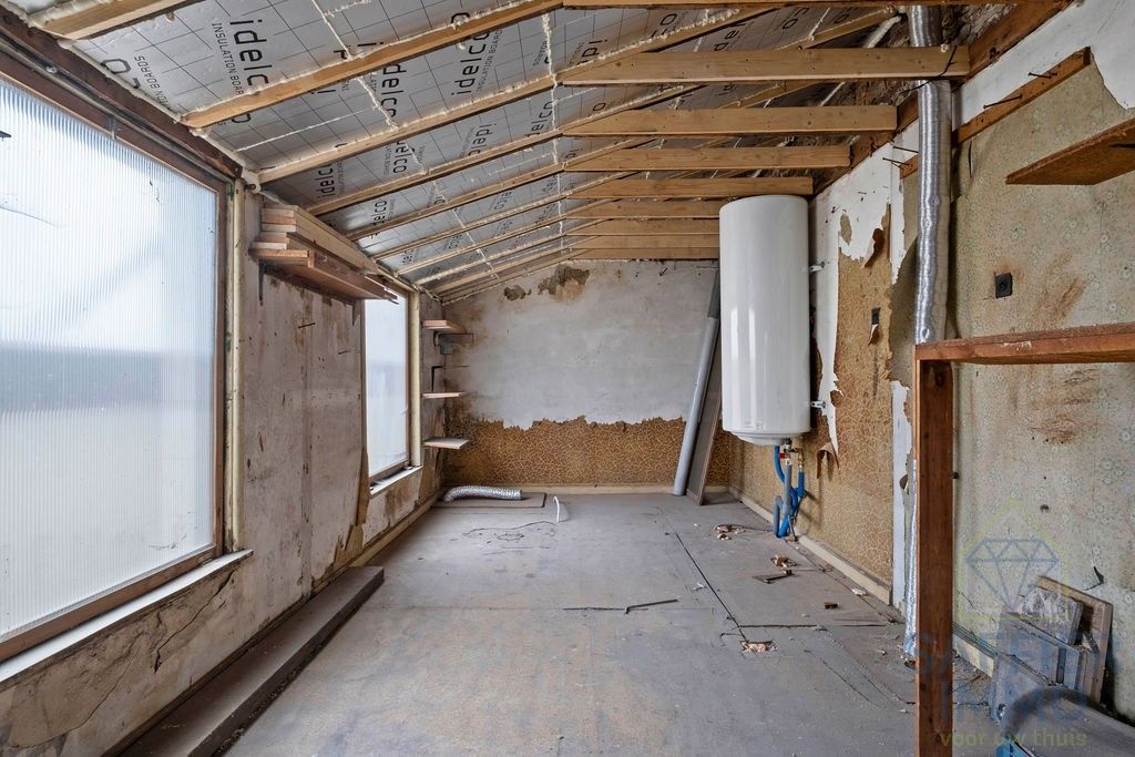 Gerenoveerde woning met extra magazijn in Harelbeke foto 14