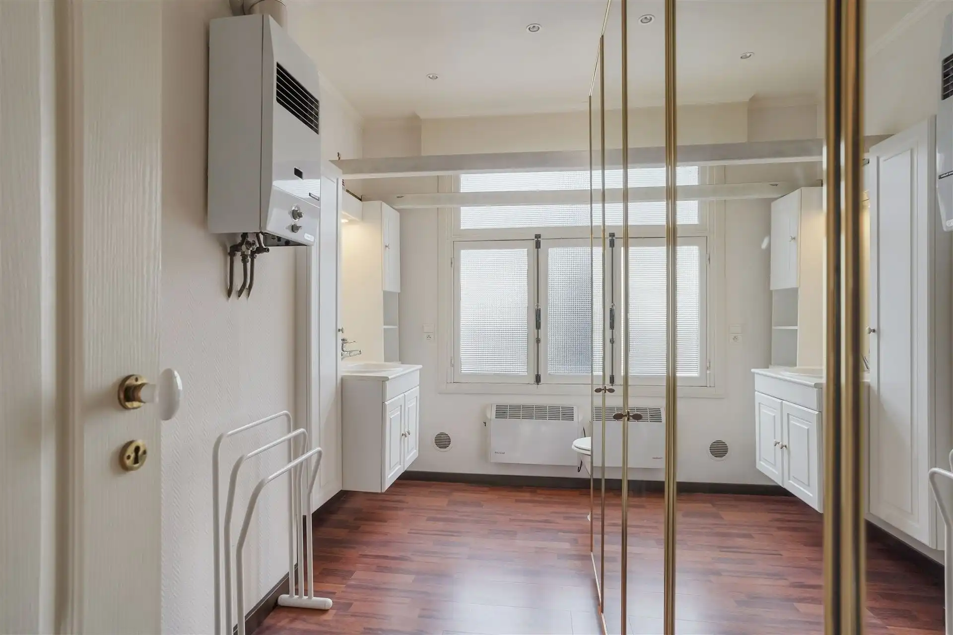 ZONNIG / VLAK AAN ZEEDIJK foto 13