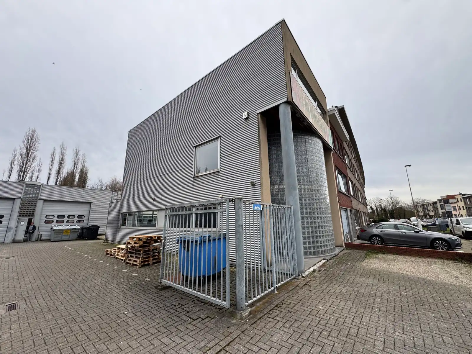 Grote magazijnruimte/atelier met kantoor te koop in Deurne  foto 4