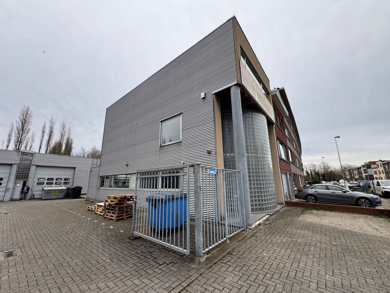 Grote magazijnruimte/atelier met kantoor te koop in Deurne  foto 6
