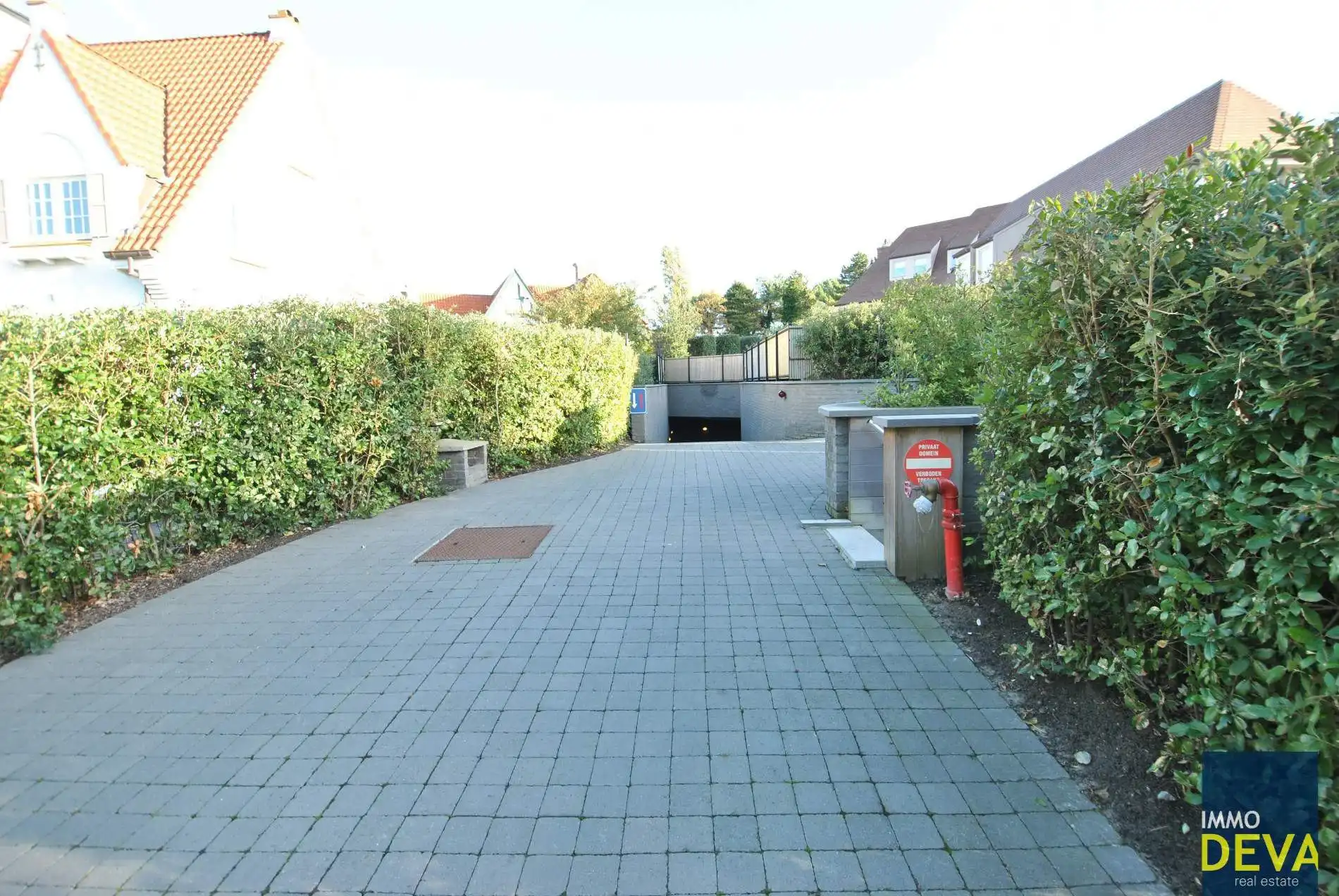 Ruime garagebox in de Elizabetlaan  foto 2