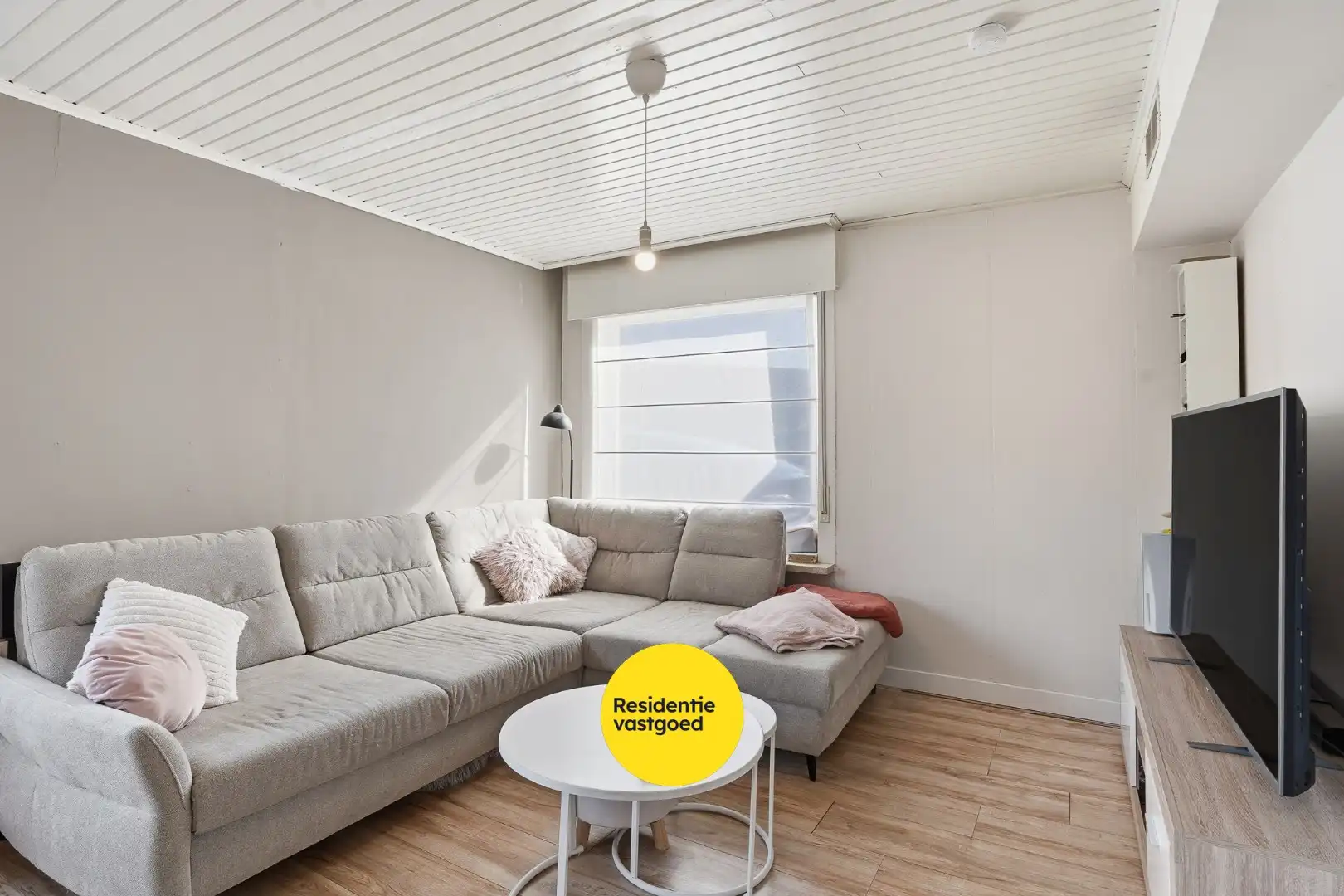 Halfopen bebouwing in een rustige woonwijk te Loppem foto 5