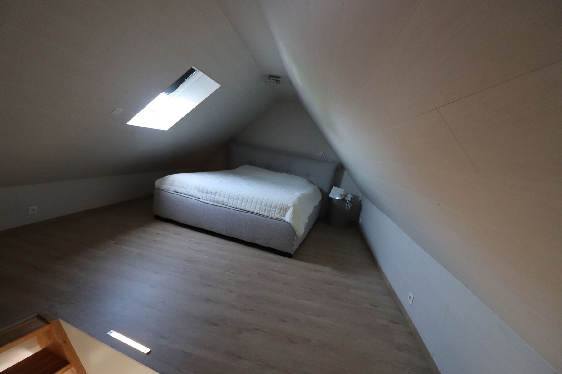 Energiezuinig (E-peil 20) appartement op de tweede verdieping met 3 slaapkamers, terras en autostaanplaats. foto 9