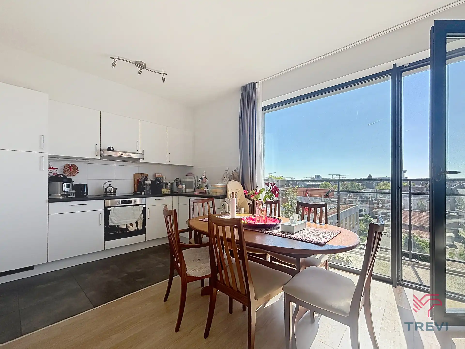 Appartement met 2 slaapkamers + parkeerplaats foto 3