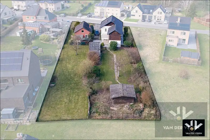 Hoofdfoto van de publicatie: Multifunctioneel eigendom met 2 wooneenheden op een riant perceel van 21 aren 83 centiaren op een goed bereikbare, rustige locatie in Diepenbeek