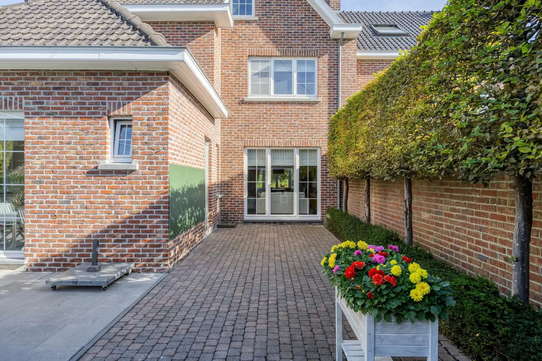 Ruime energiezuinige gezinswoning met prachtige tuin aan de stadsrand foto 24