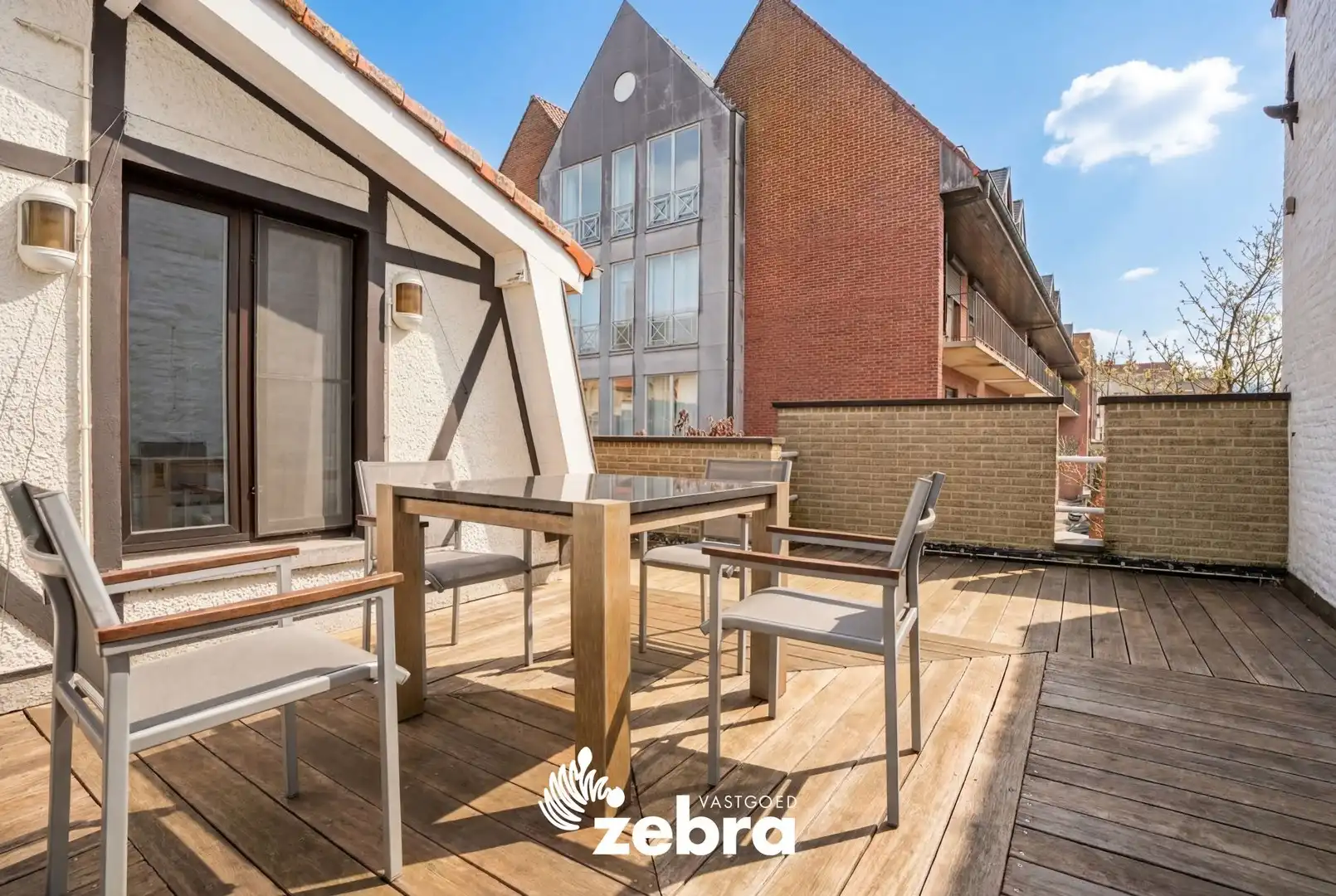 Stijlvolle, volledig gemeubelde karakterwoning in het centrum van Roeselare! foto 24