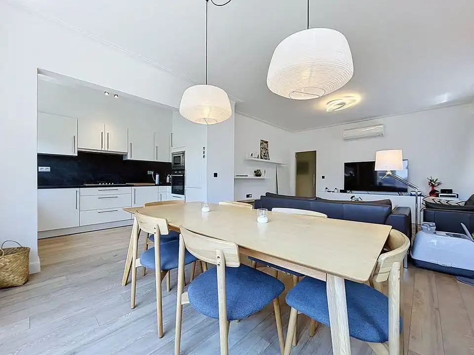 Lichtrijk en instapklaar 3-slaapkamerappartement (106 m²) met garage en gunstig EPC (B) op toplocatie in Wilrijk! foto 6