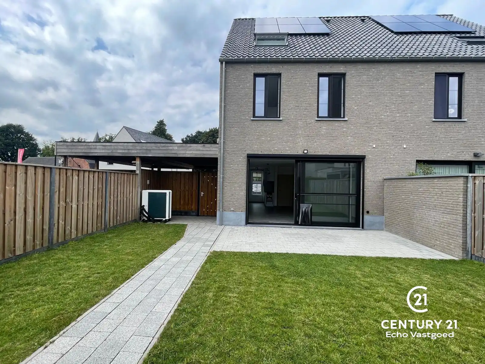 Instapklare ruime woning in een rustige nieuwe verkaveling. foto 12