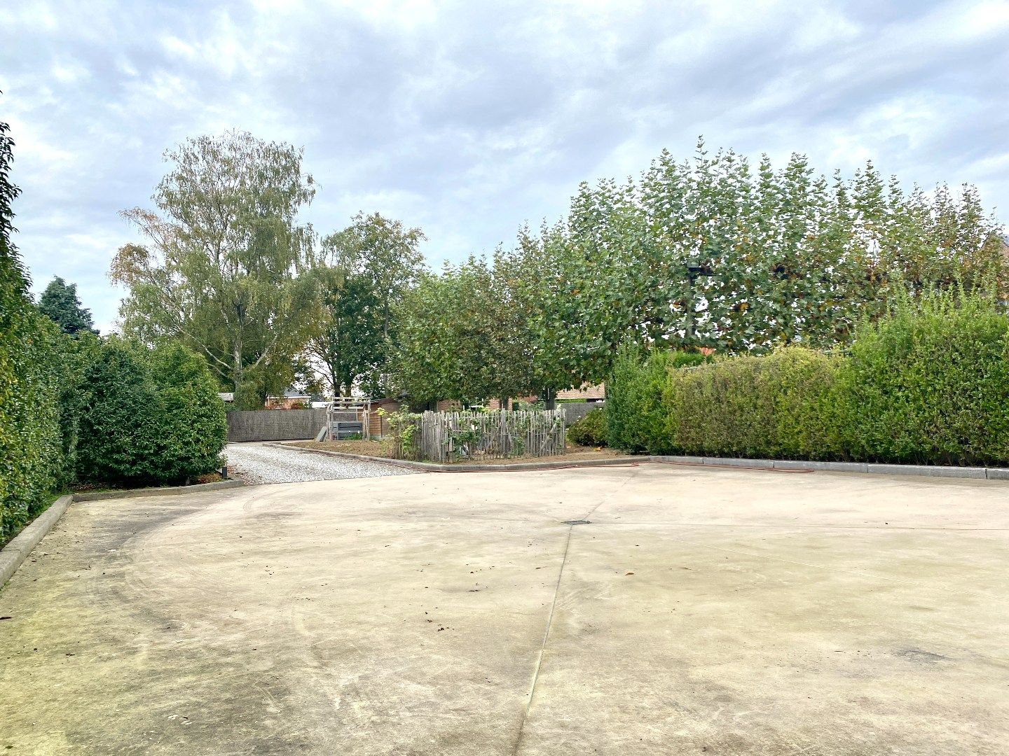 Stockage / opslagplaats van +-136 m² met bijhorende koer. foto 3