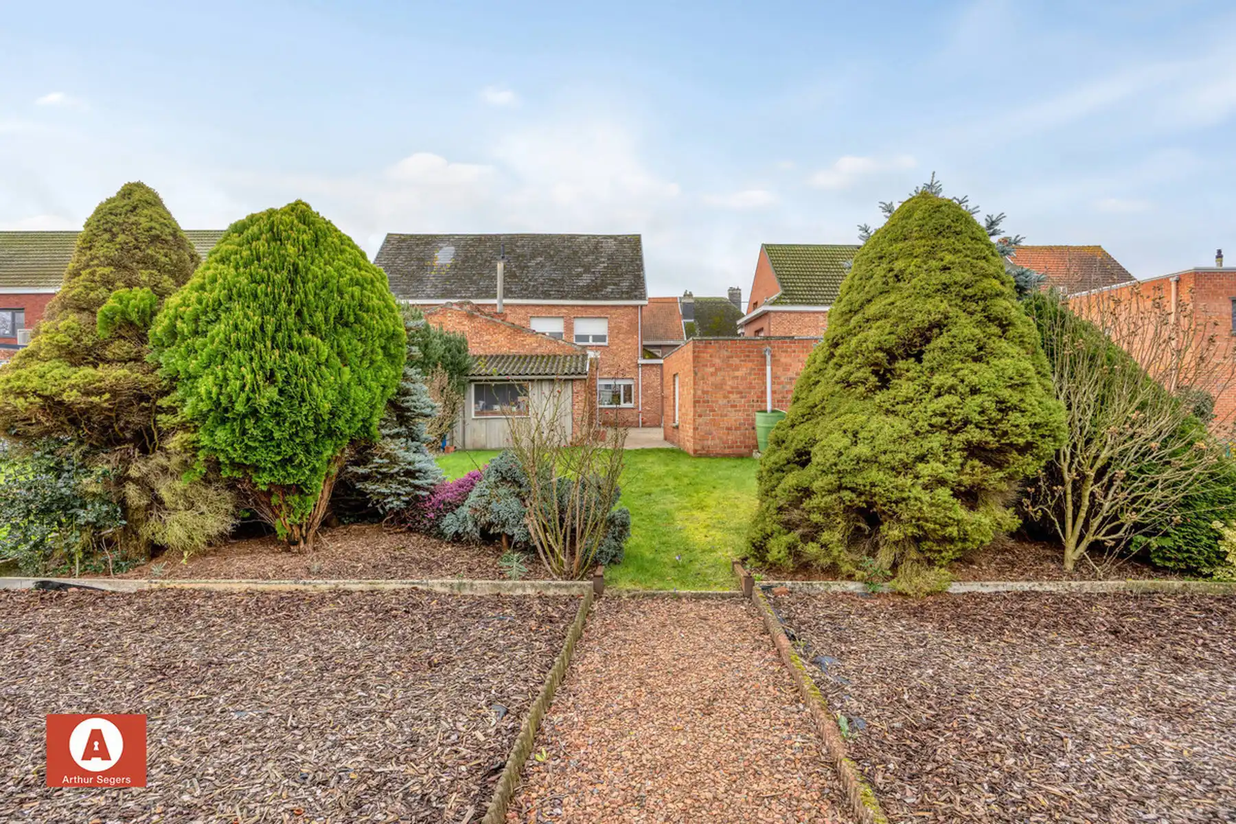 Solide te renoveren woning nabij het centrum van Buggenhout foto 29