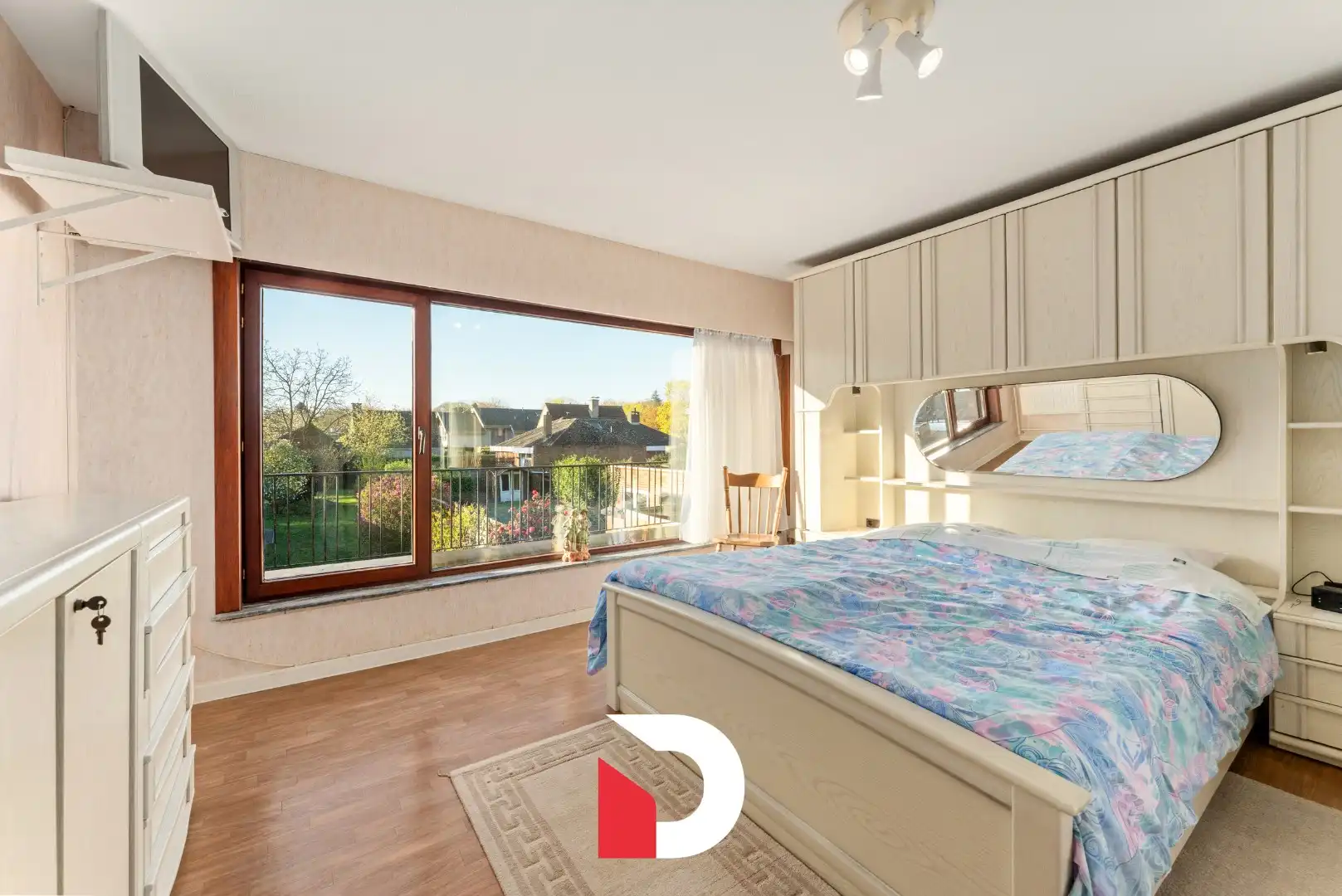 Veelzijdige halfopen woning + atelier op een ruim perceel in een residentiële buurt.  foto 11