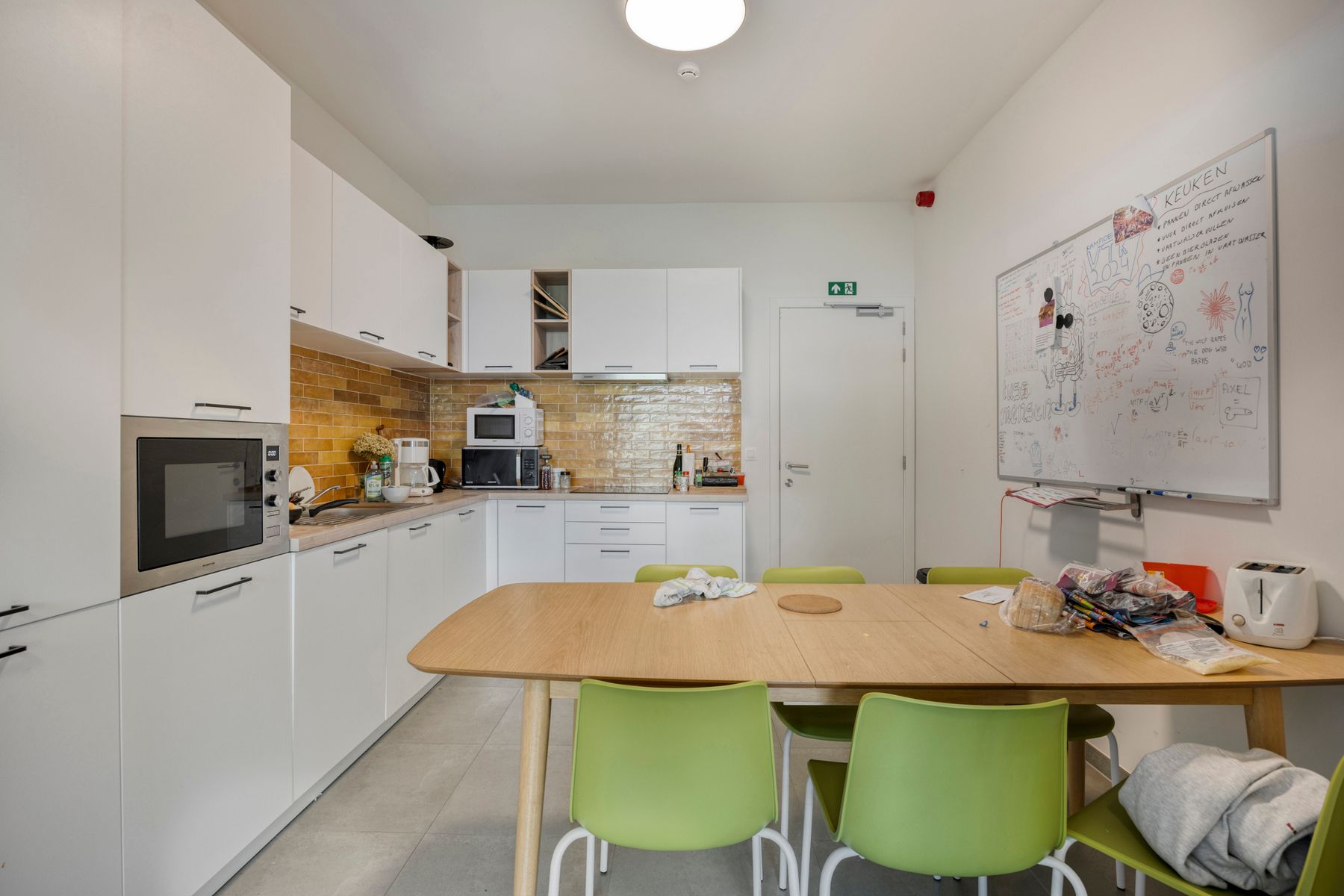 Opbrengsteigendom aan stadsrand foto 5