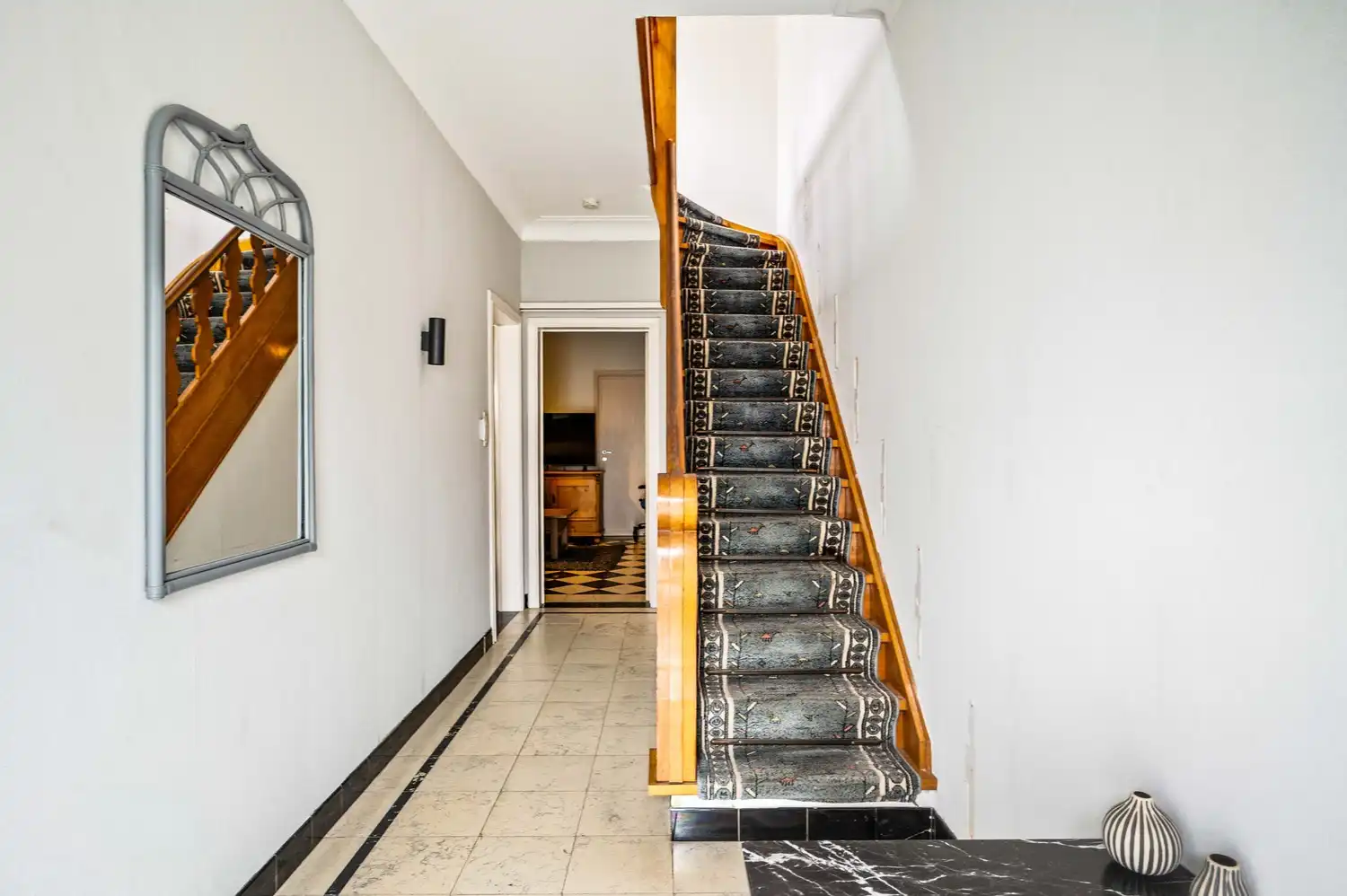 Instapklare woning met 4 slpkrs met gezellige stadstuin en garage foto 3