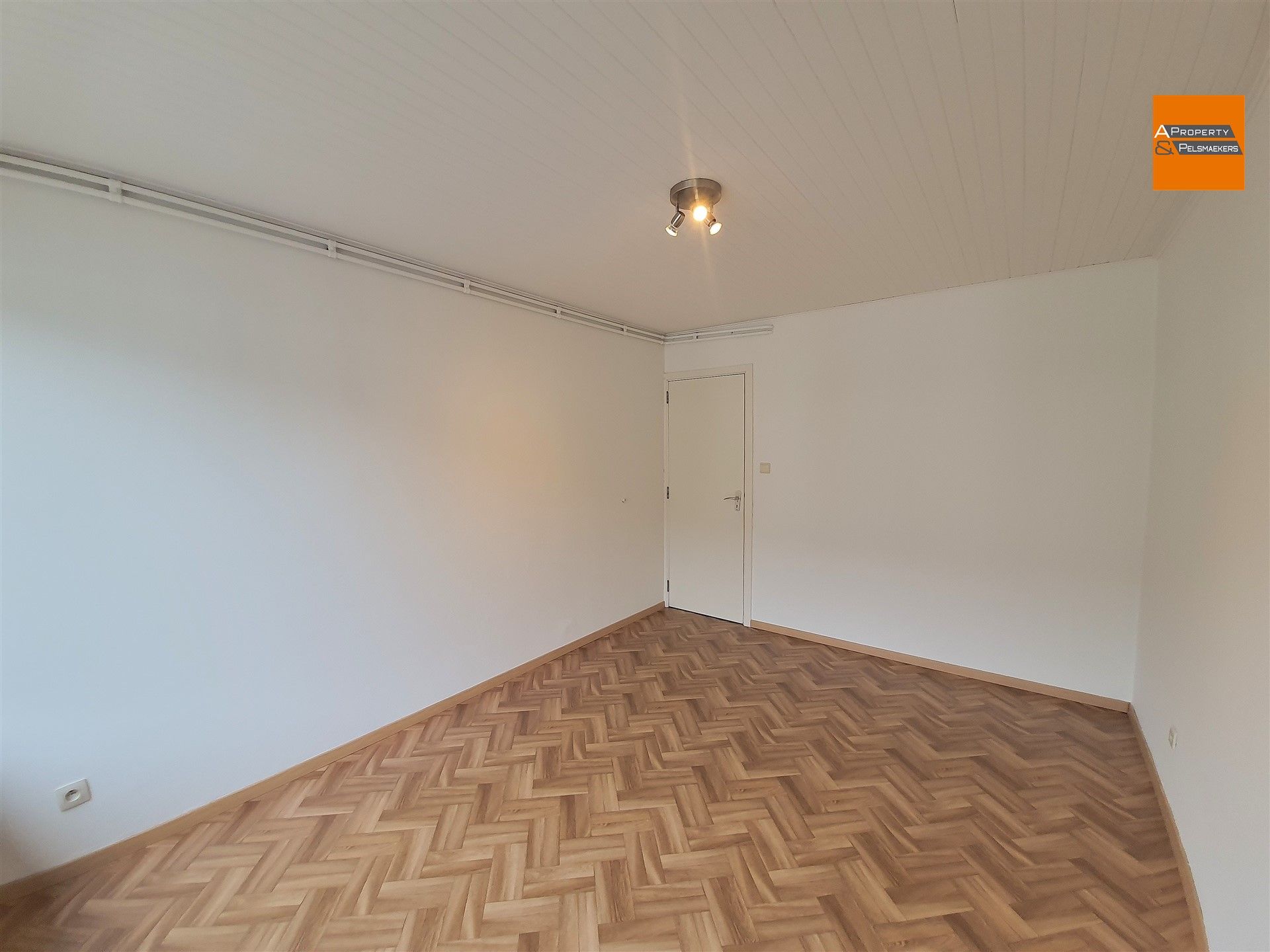 Gezellig appartement met 2 slaapkamers, terras, garage en privé tuin op toplocatie foto 5