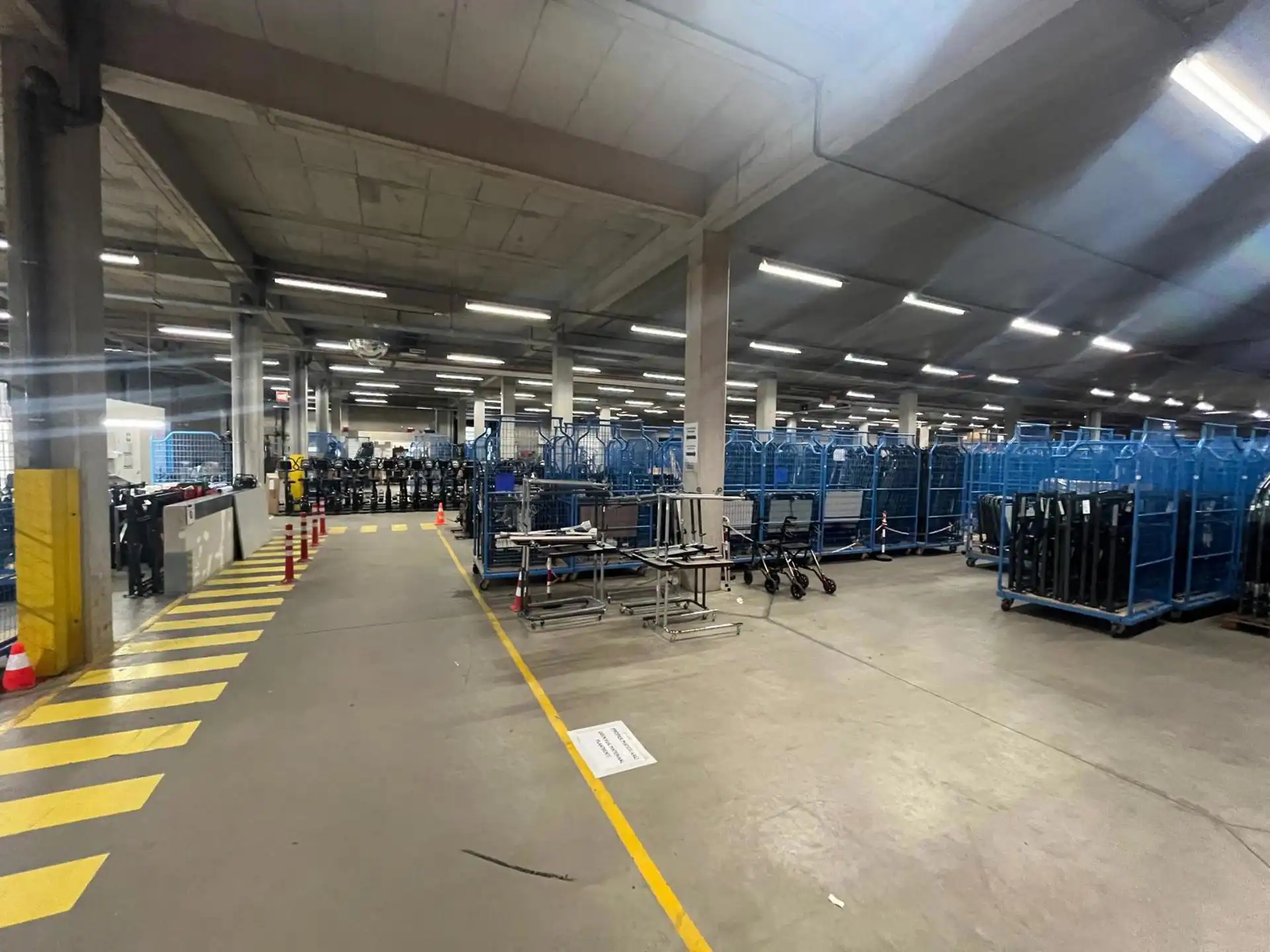 Mechelen langs de E19: magazijn 3.600m² met 2 loskades foto 2