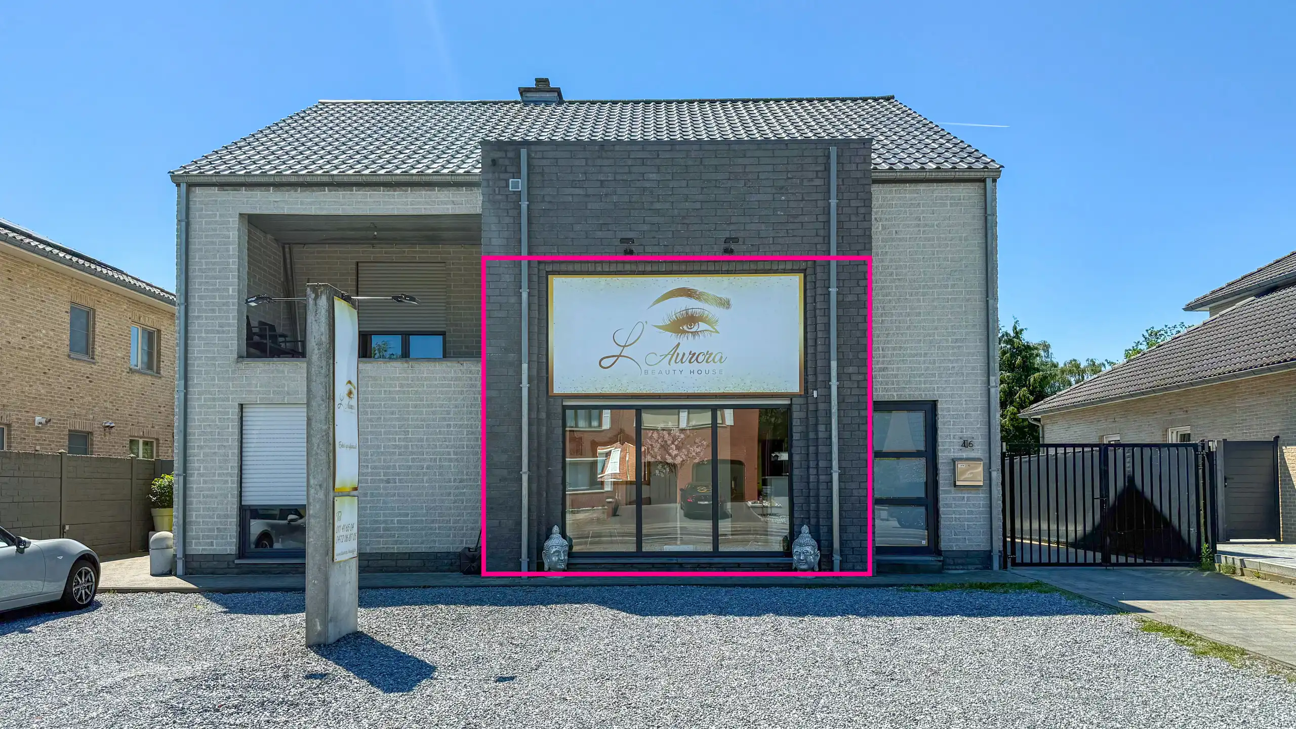 Instapklaar handelspand met parking in Zolder-Voort! foto {{pictureIndex}}