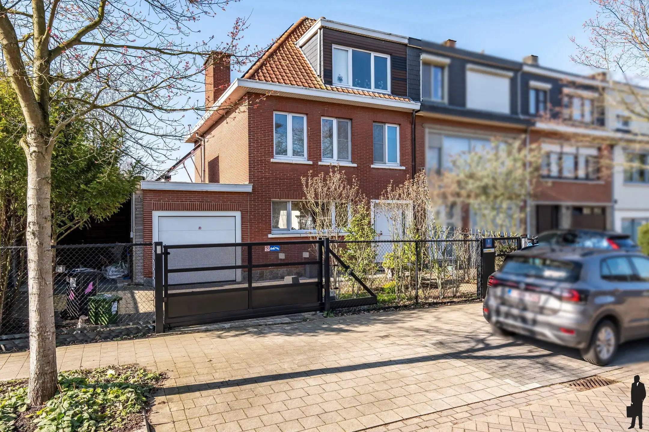 Instapklare HOB met 5 slpks, garage & zonnige tuin te Edegem foto {{pictureIndex}}