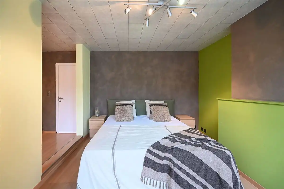 Mooie en gerenoveerde woning in populaire straat te Borgerhout foto 15
