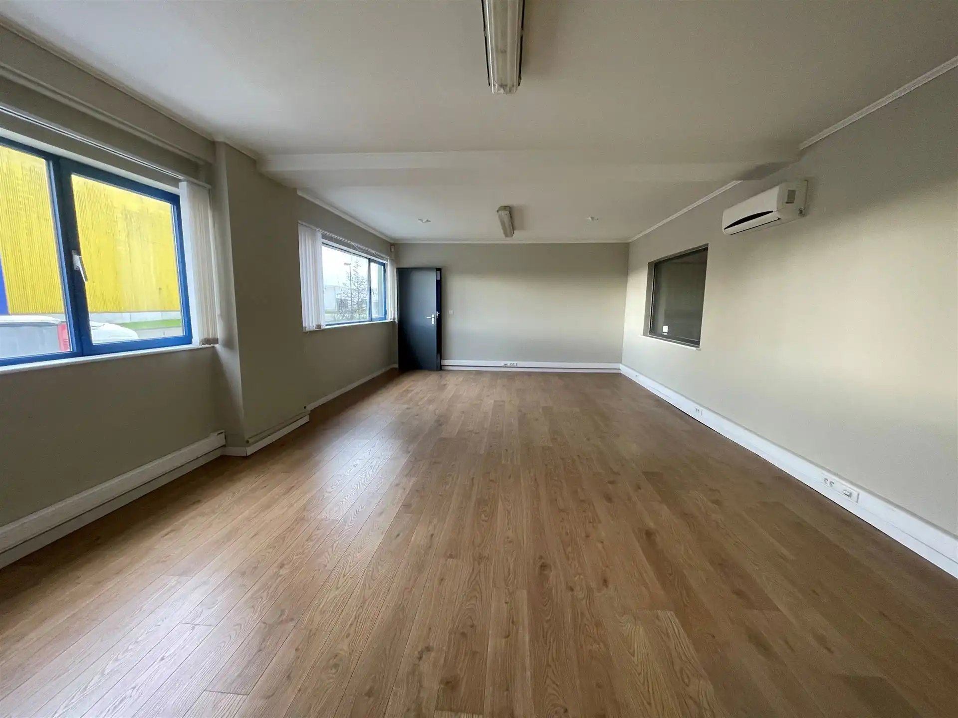 Kontich Satenrozen magazijn 700m² met kantoor 140m² foto 6