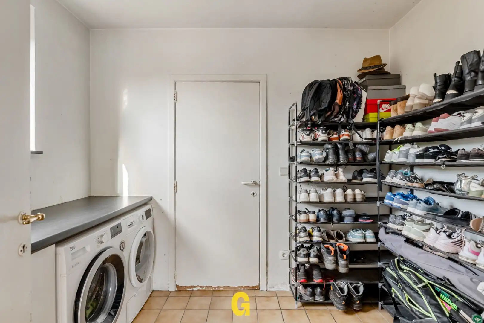 Degelijke halfopen woning met 4 slaapkamers, bureel en ruime tuin met blijvend vrij uitzicht foto 14