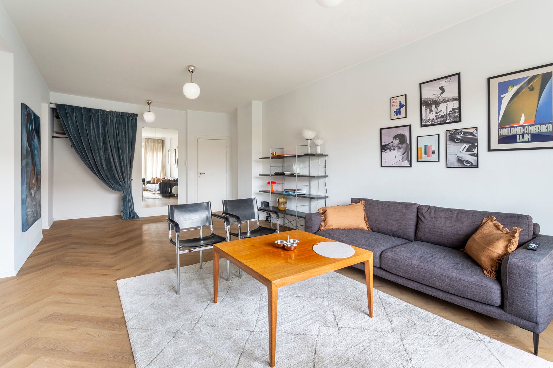 Gemeubeld appartement met buitenruimte aan het Zuidpark foto 2