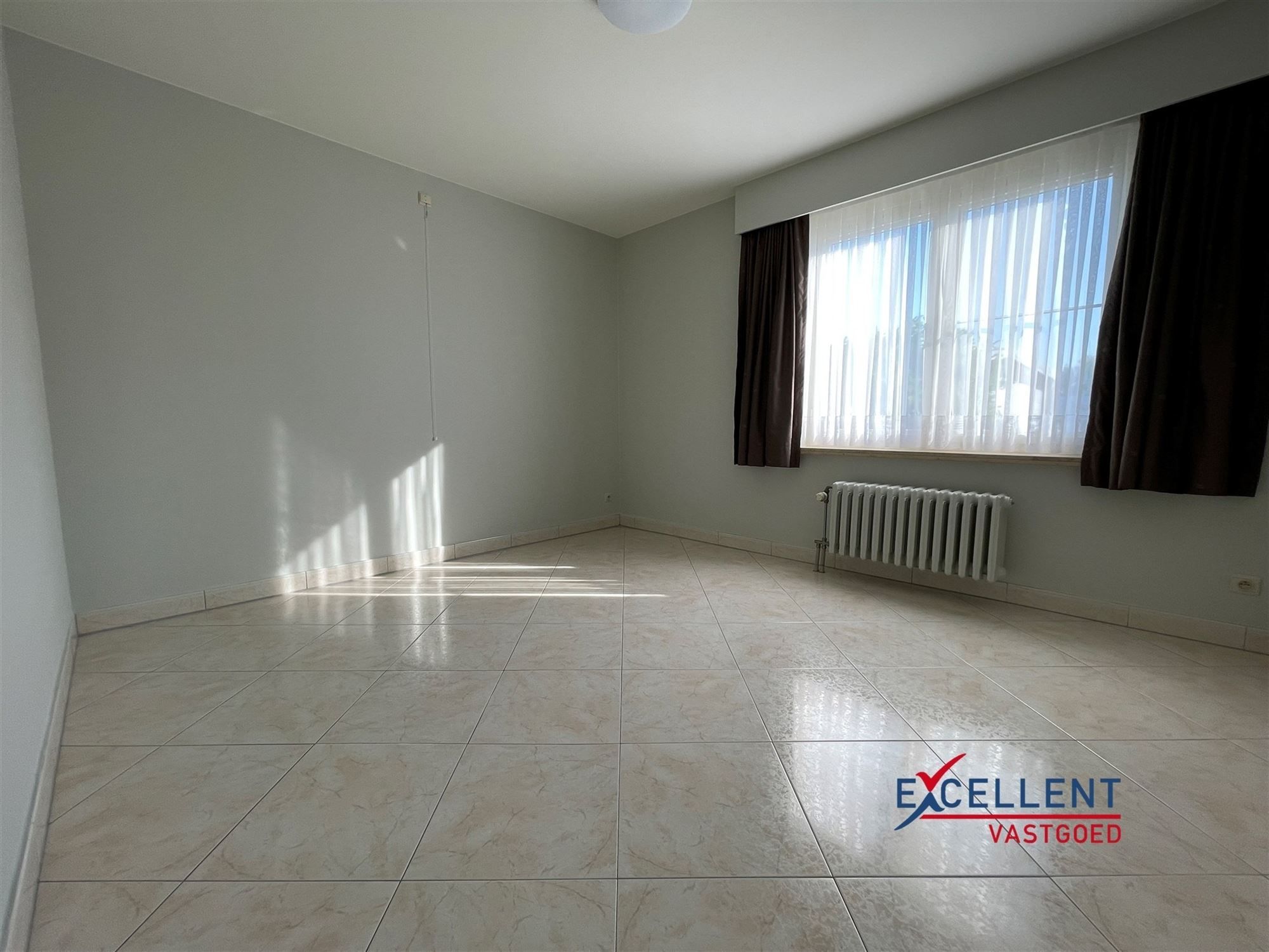 Ruim 2-slaapkamer appartement te huur nabij de Markt van Deinze foto 4