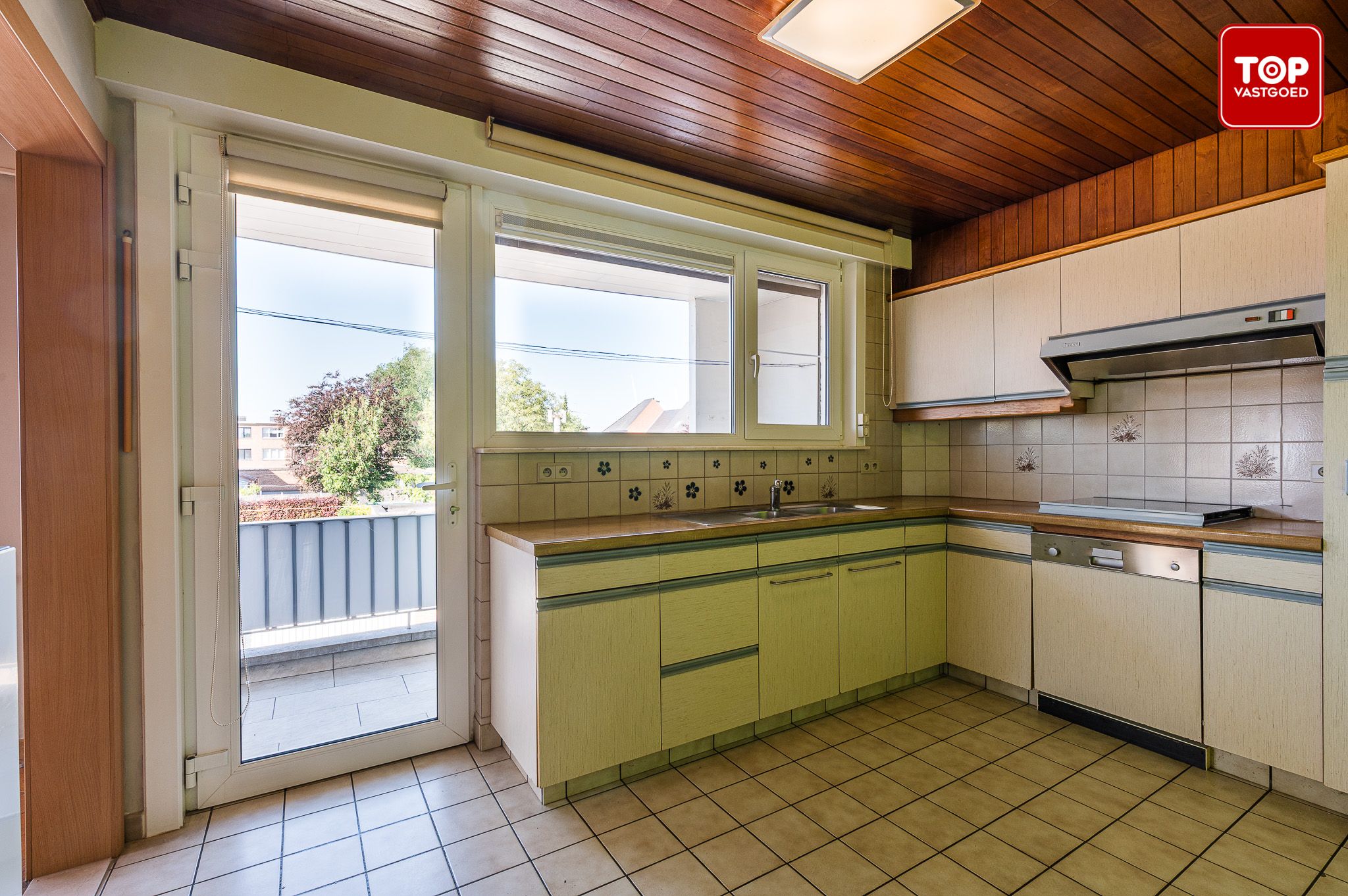 Instapklaar 2-slaapkamer appartement met terras en garage. foto 6