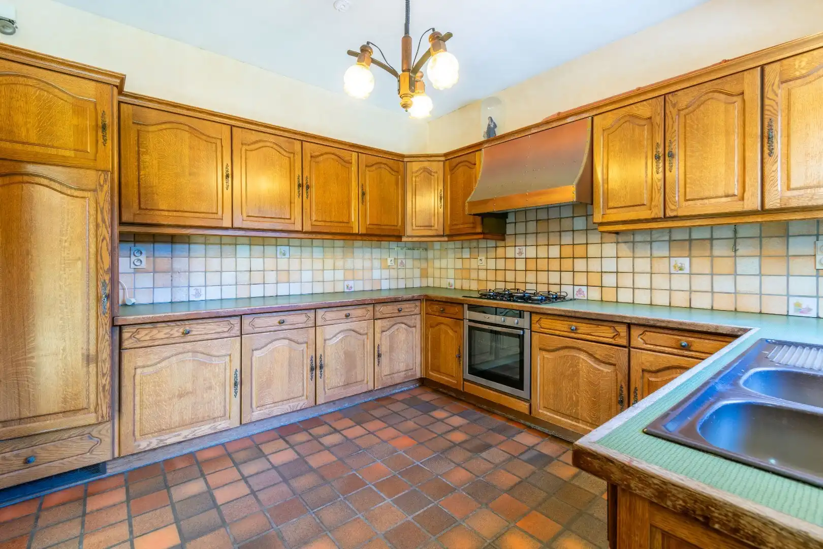 Een ruime (250m²), te moderniseren villa!! foto 7