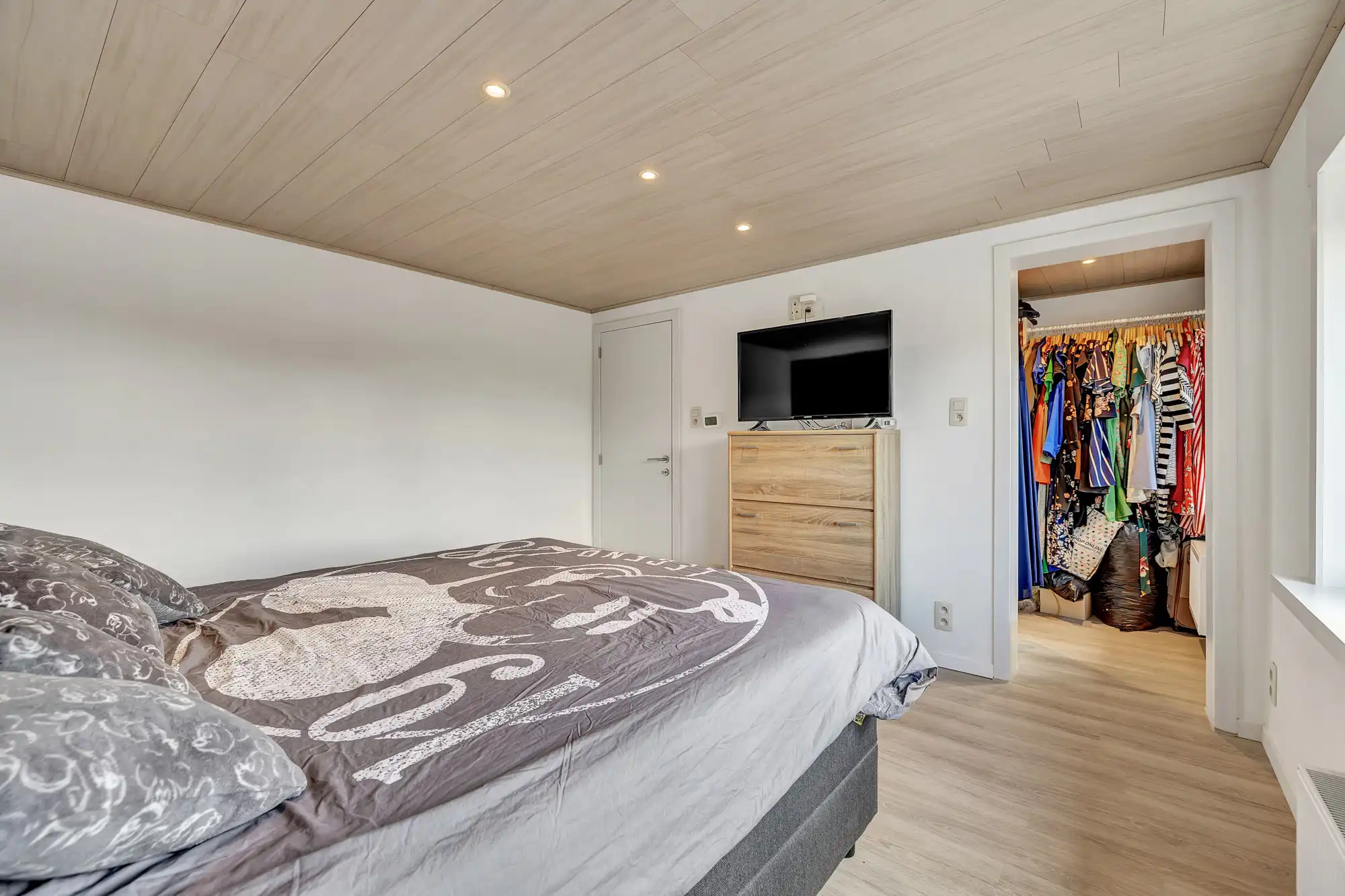 Gerenoveerde gezinswoning met 3 slaapkamers foto 12