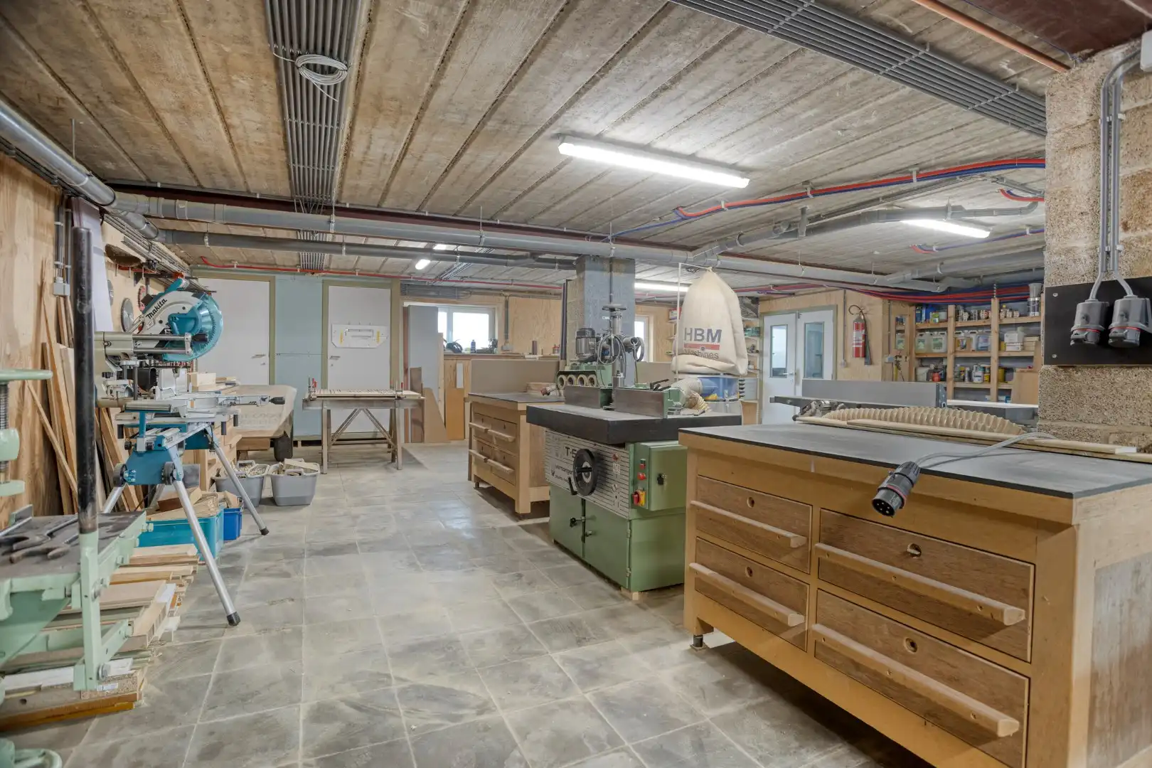 Energiezuinige schrijnwerkerswoning met maatwerk, grote tuin en volledige kelder foto 24