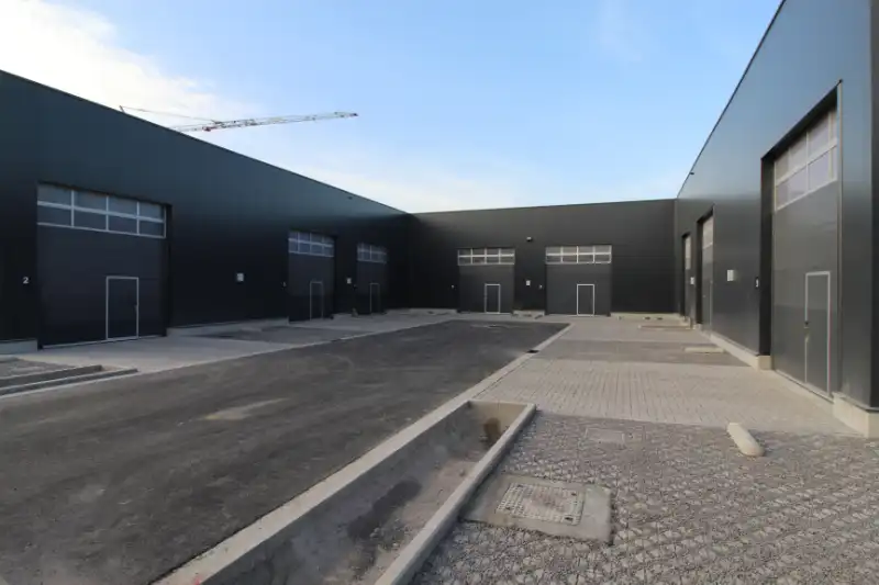 Nieuwbouwloods in Roeselare foto {{pictureIndex}}